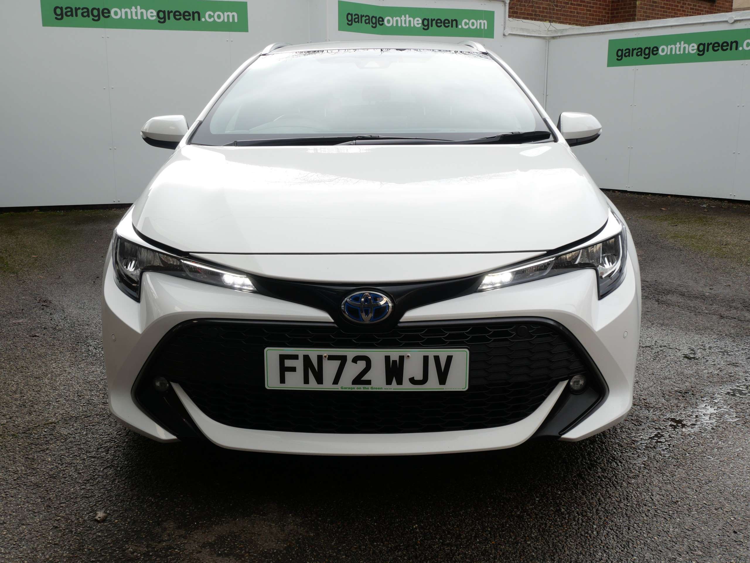 A 2022 TOYOTA COROLLA 1.8 VVT-h GPF Design Touring Sports Petrol Hybrid CVT Euro 6 (s/s) 5dr 1 Owner A 2022 TOYOTA COROLLA 1.8 VVT-h GPF Design Touring Sports Petrol Hybrid CVT Euro 6 (s/s) 5dr 1 Owner