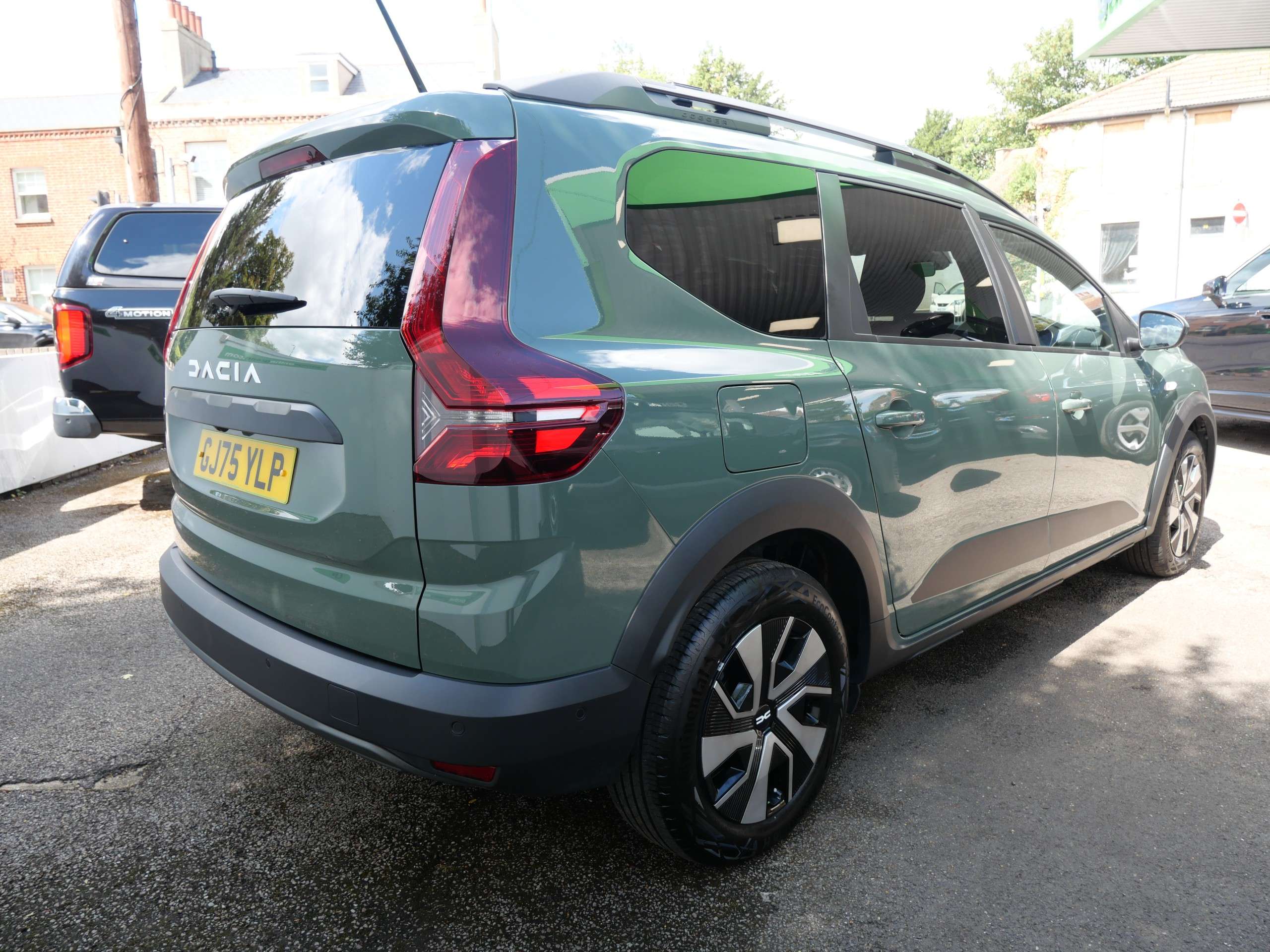 A 2025 DACIA JOGGER 1.6 Hybrid Expression Petrol Hybrid Auto Euro 6 (s/s) 5dr 1 Owner 2743 Miles 7 Seats A 2025 DACIA JOGGER 1.6 Hybrid Expression Petrol Hybrid Auto Euro 6 (s/s) 5dr 1 Owner 2743 Miles 7 Seats
