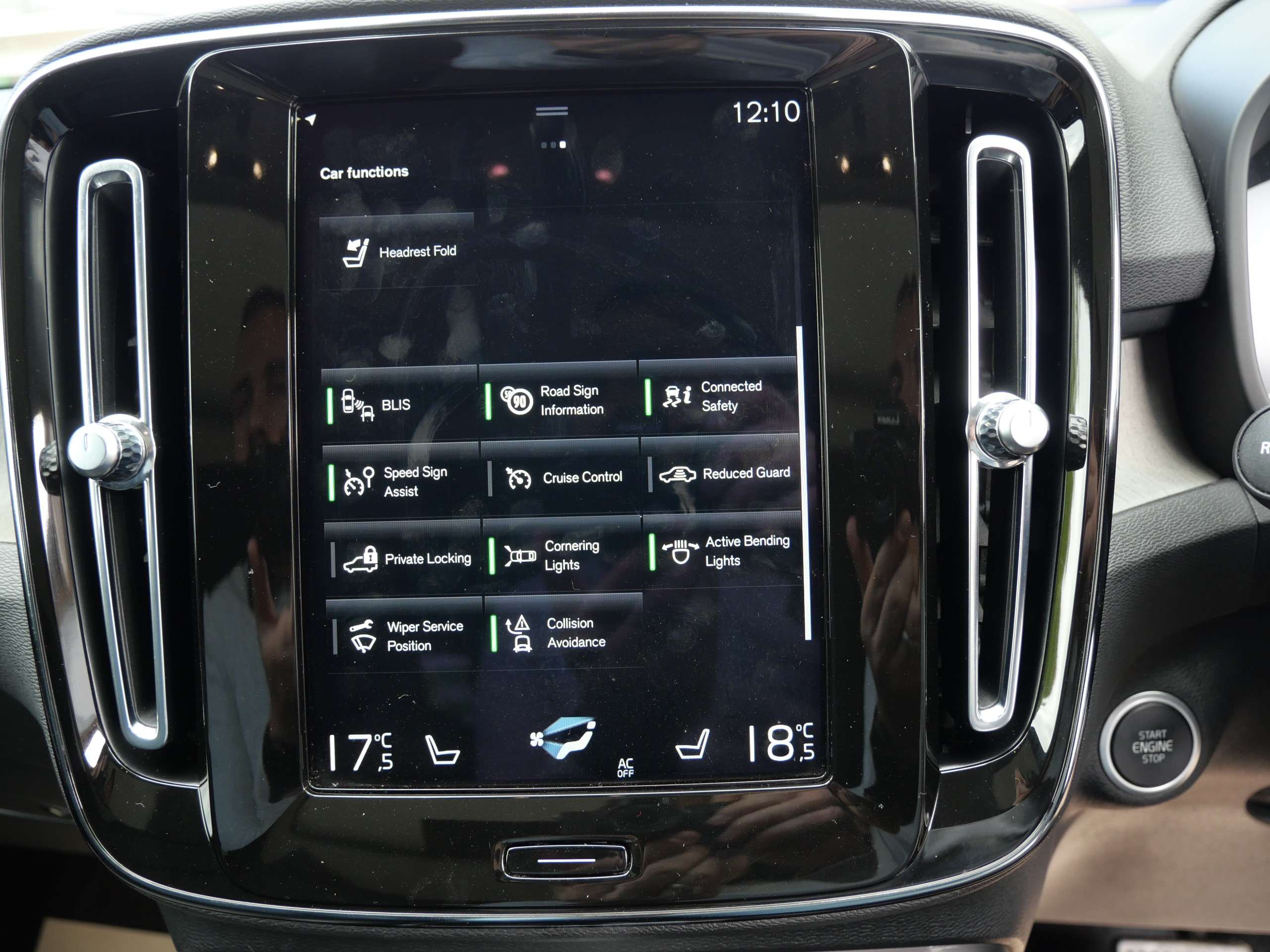 2020 VOLVO XC40 2020 VOLVO XC40