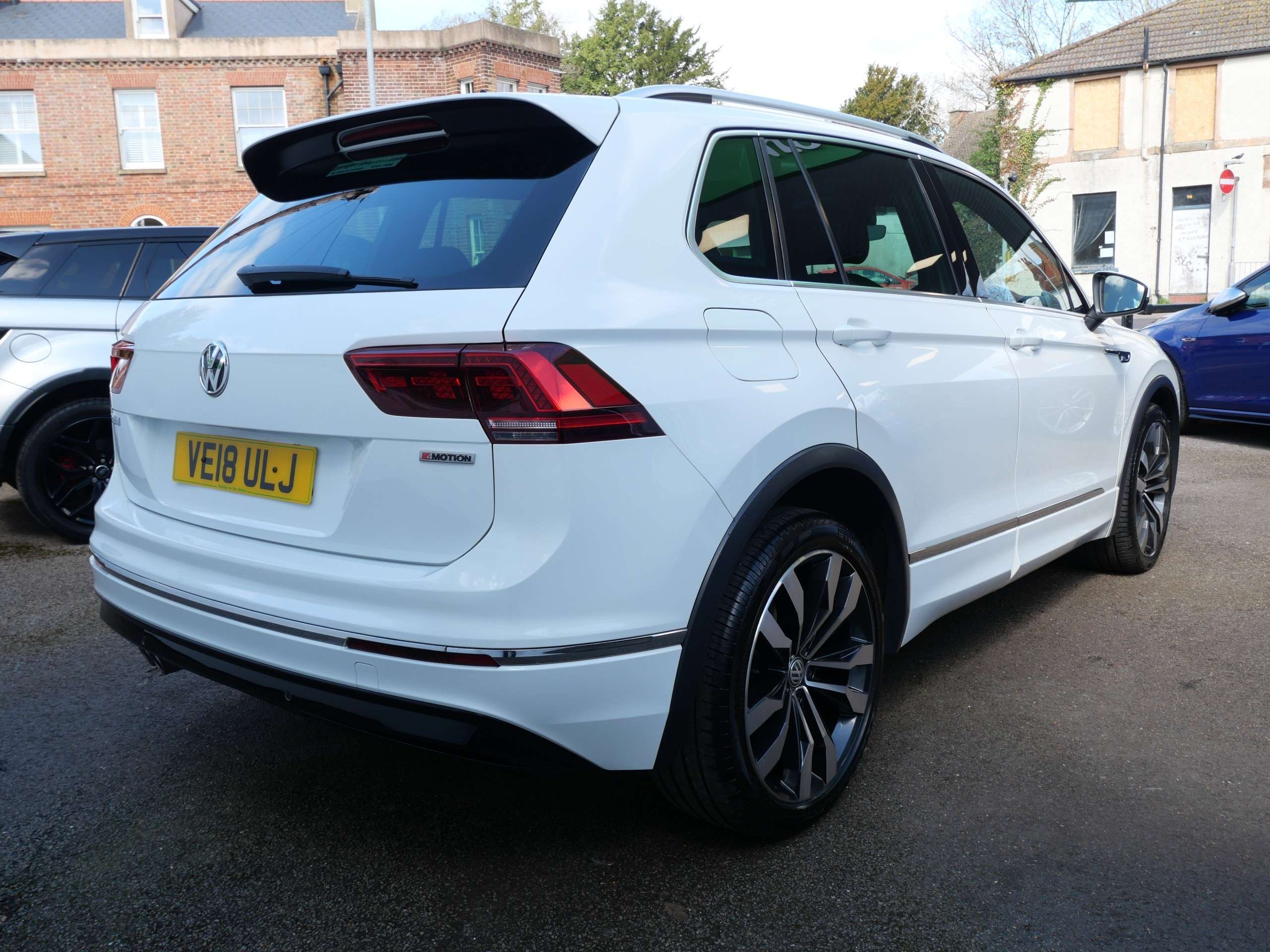 A 2018 VOLKSWAGEN TIGUAN 2.0 TDI R-Line DSG 4Motion Euro 6 (s/s) 5dr A 2018 VOLKSWAGEN TIGUAN 2.0 TDI R-Line DSG 4Motion Euro 6 (s/s) 5dr