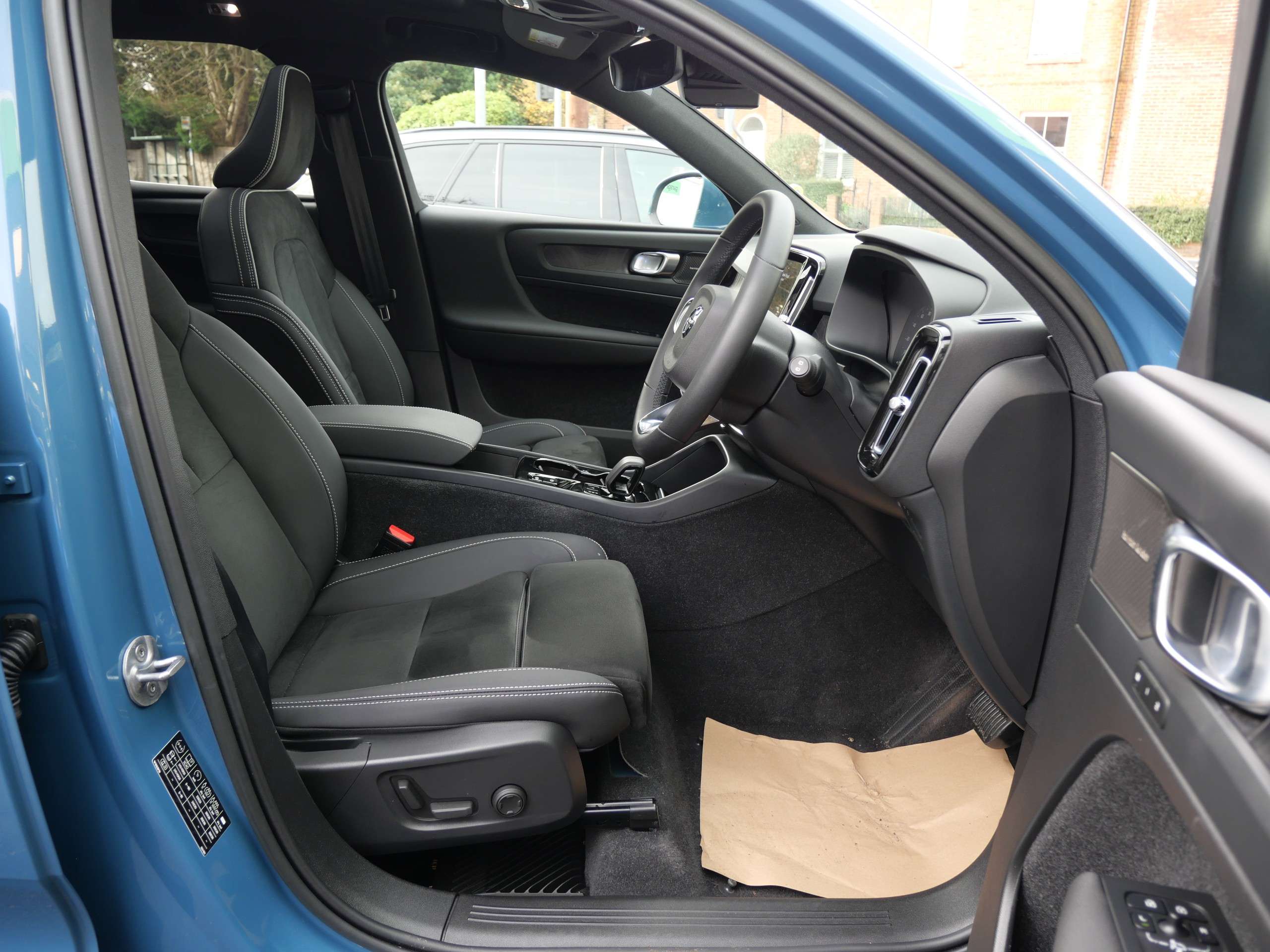 2022 VOLVO XC40 2022 VOLVO XC40