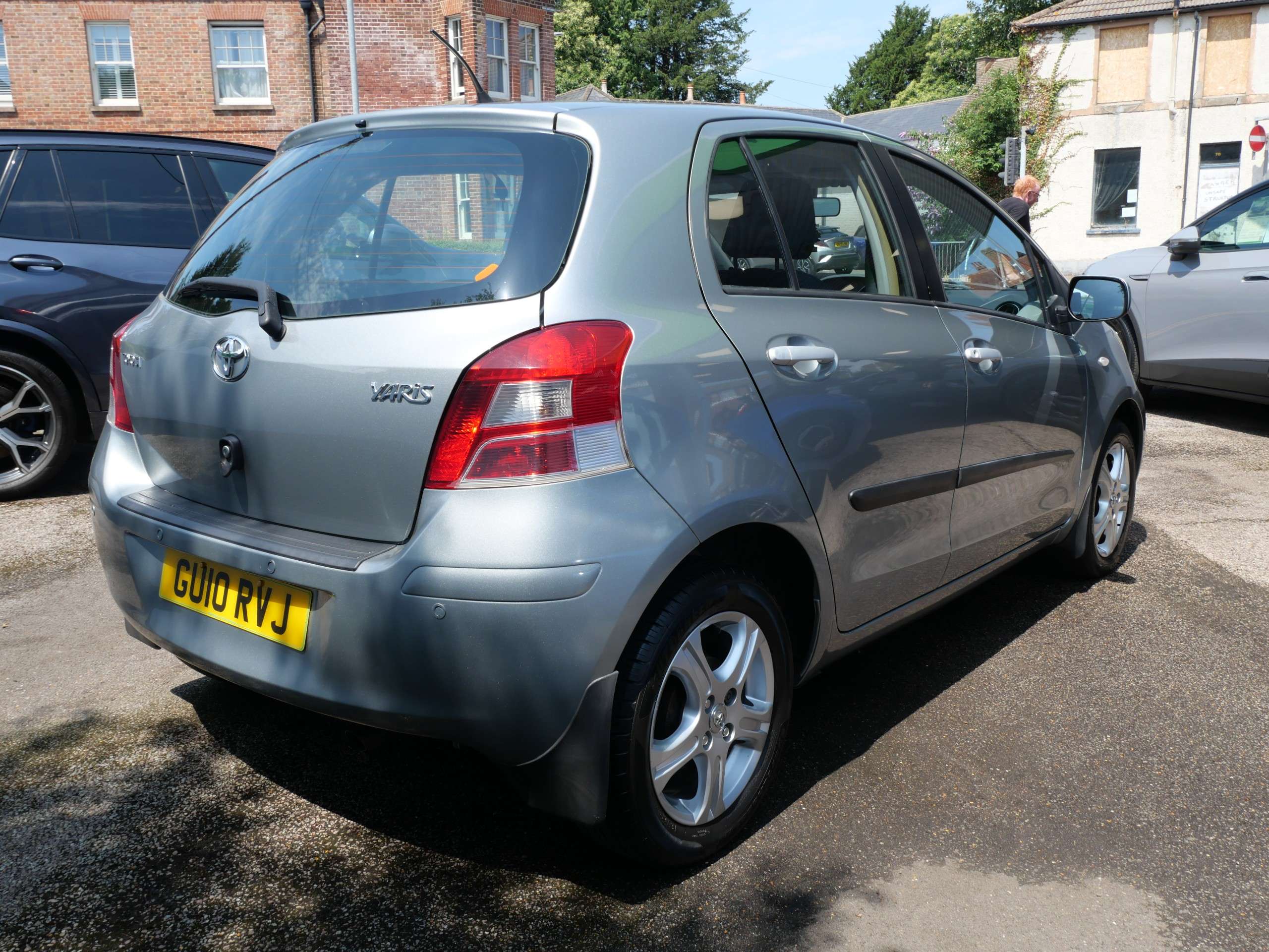 A 2010 TOYOTA YARIS 1.33 Dual VVT-i TR MultiMode Euro 4 (s/s) 5dr Only 34000 Miles 35 Pound Road Tax A 2010 TOYOTA YARIS 1.33 Dual VVT-i TR MultiMode Euro 4 (s/s) 5dr Only 34000 Miles 35 Pound Road Tax