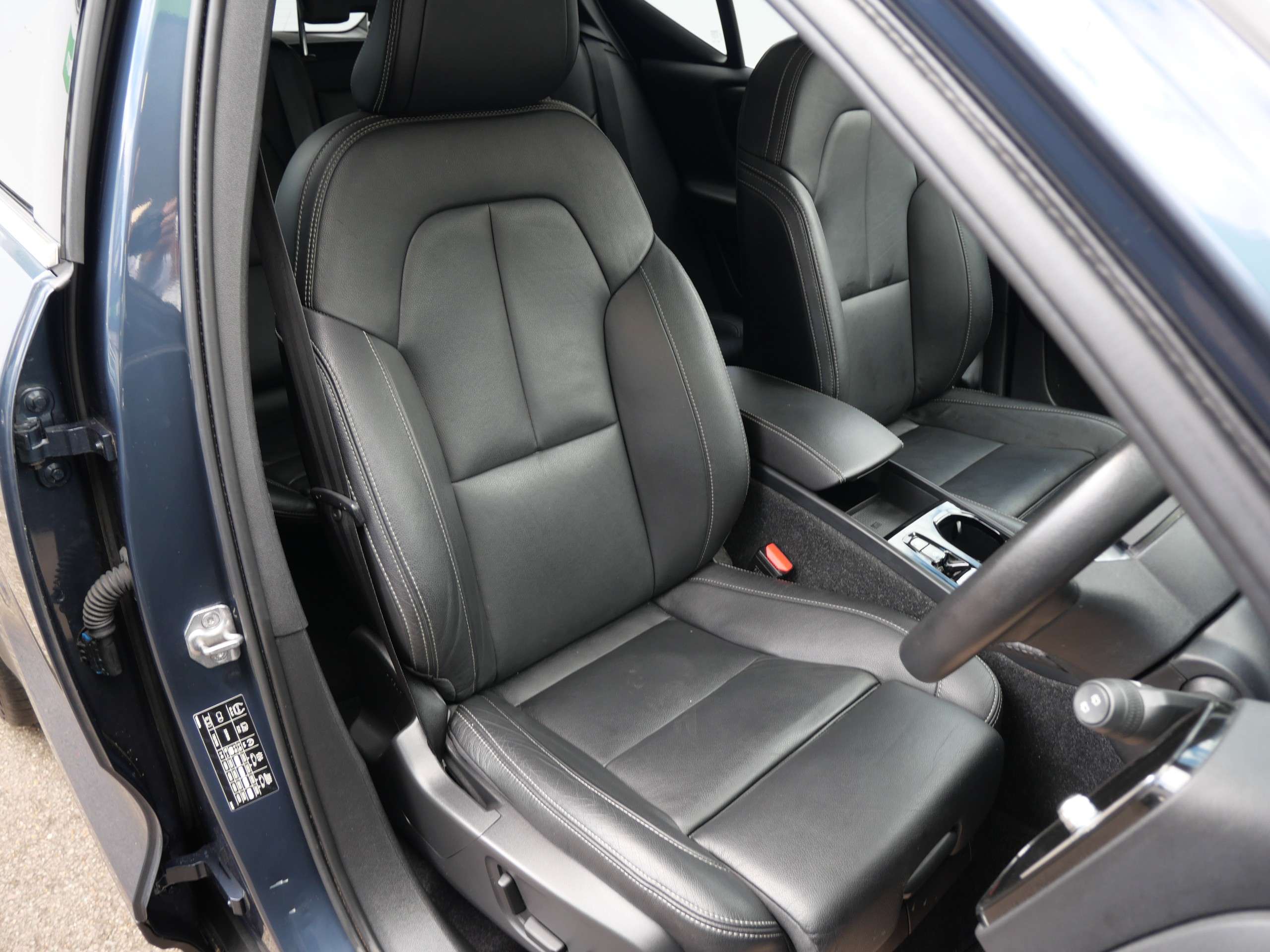 2020 VOLVO XC40 2020 VOLVO XC40