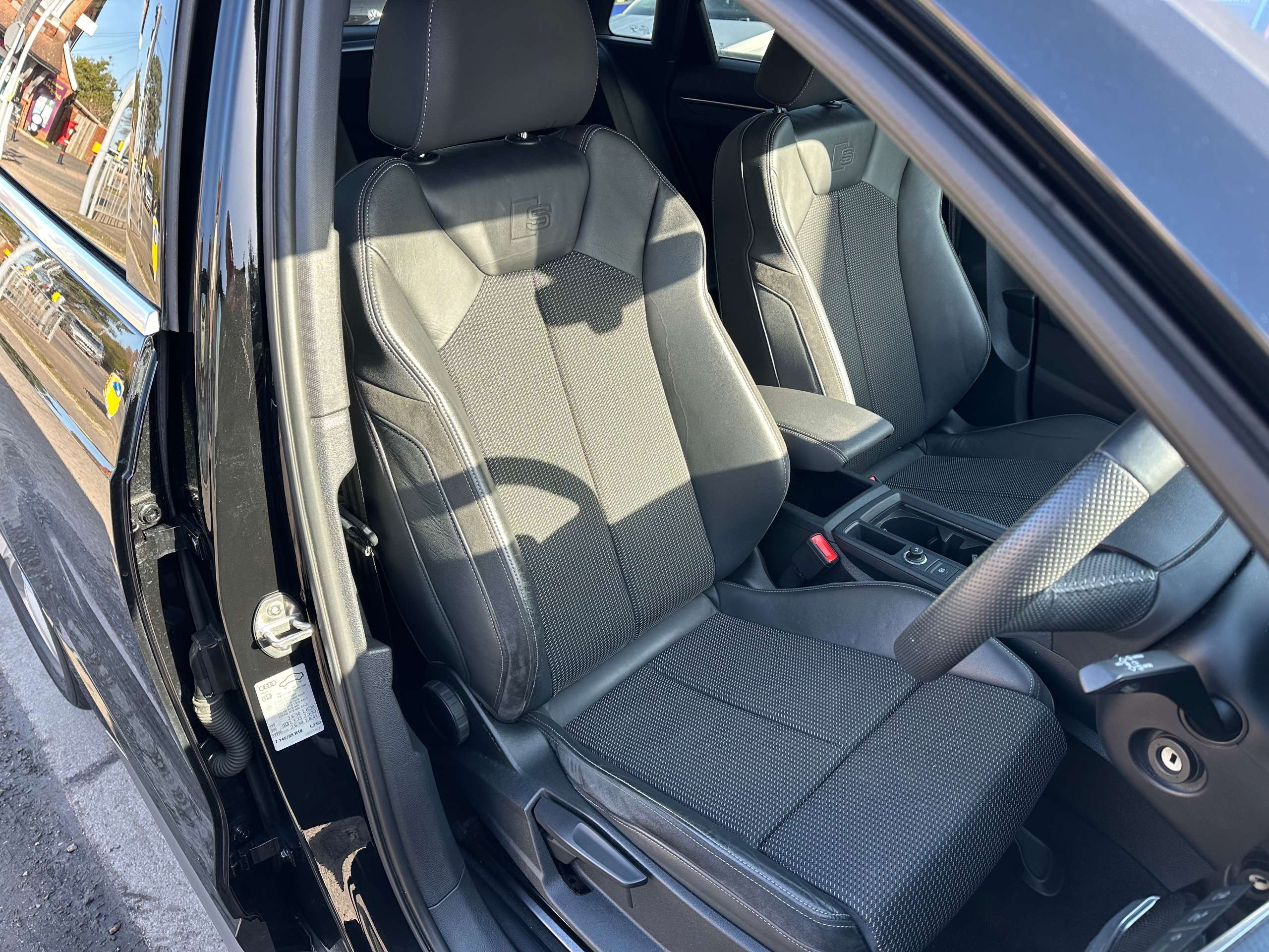 A 2019 AUDI Q3 1.5 TFSI CoD 35 S line Euro 6 (s/s) 5dr A 2019 AUDI Q3 1.5 TFSI CoD 35 S line Euro 6 (s/s) 5dr