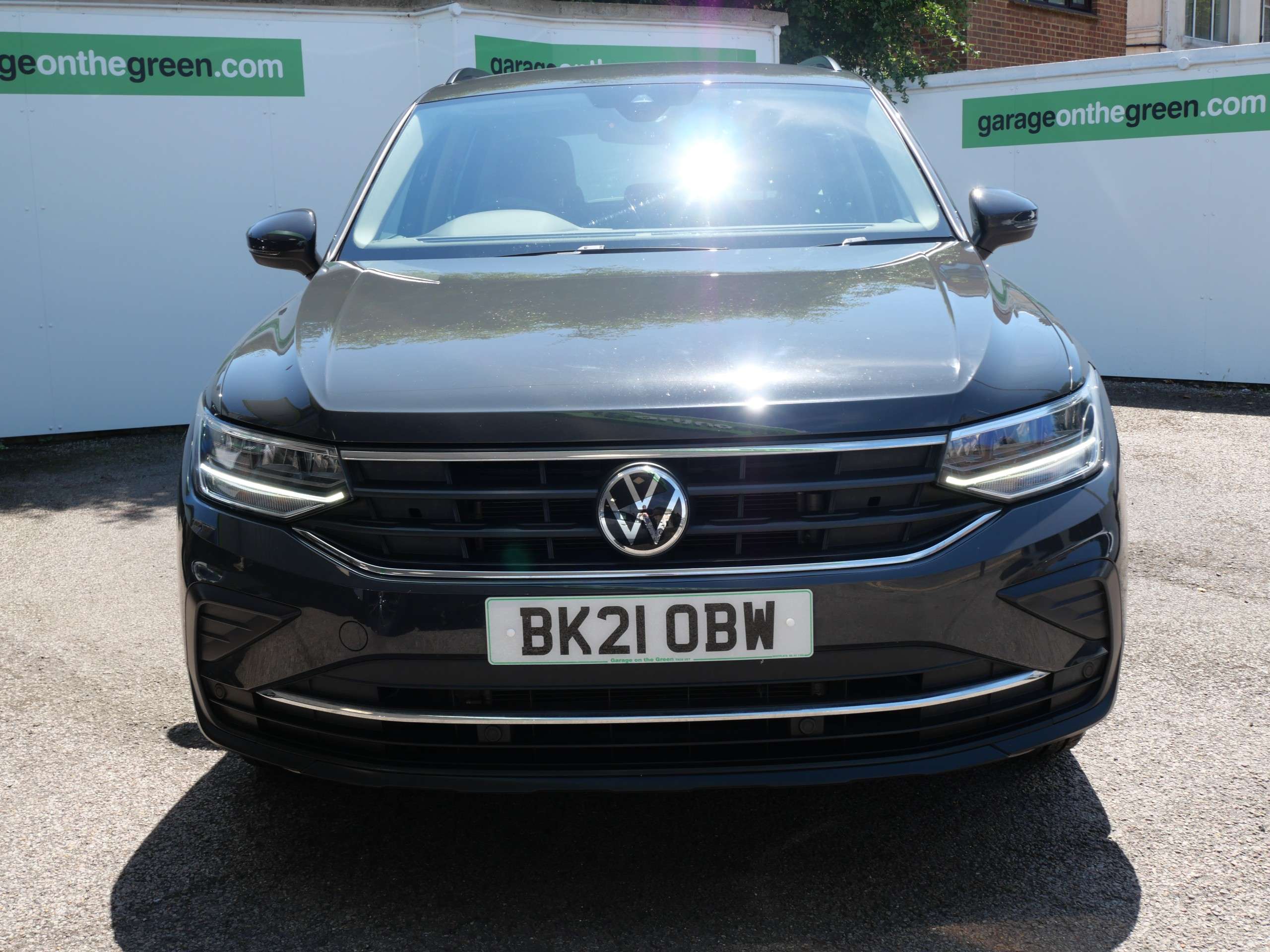 A 2021 VOLKSWAGEN TIGUAN 1.5 TSI Life DSG Euro 6 (s/s) 5dr 46000 Miles A 2021 VOLKSWAGEN TIGUAN 1.5 TSI Life DSG Euro 6 (s/s) 5dr 46000 Miles
