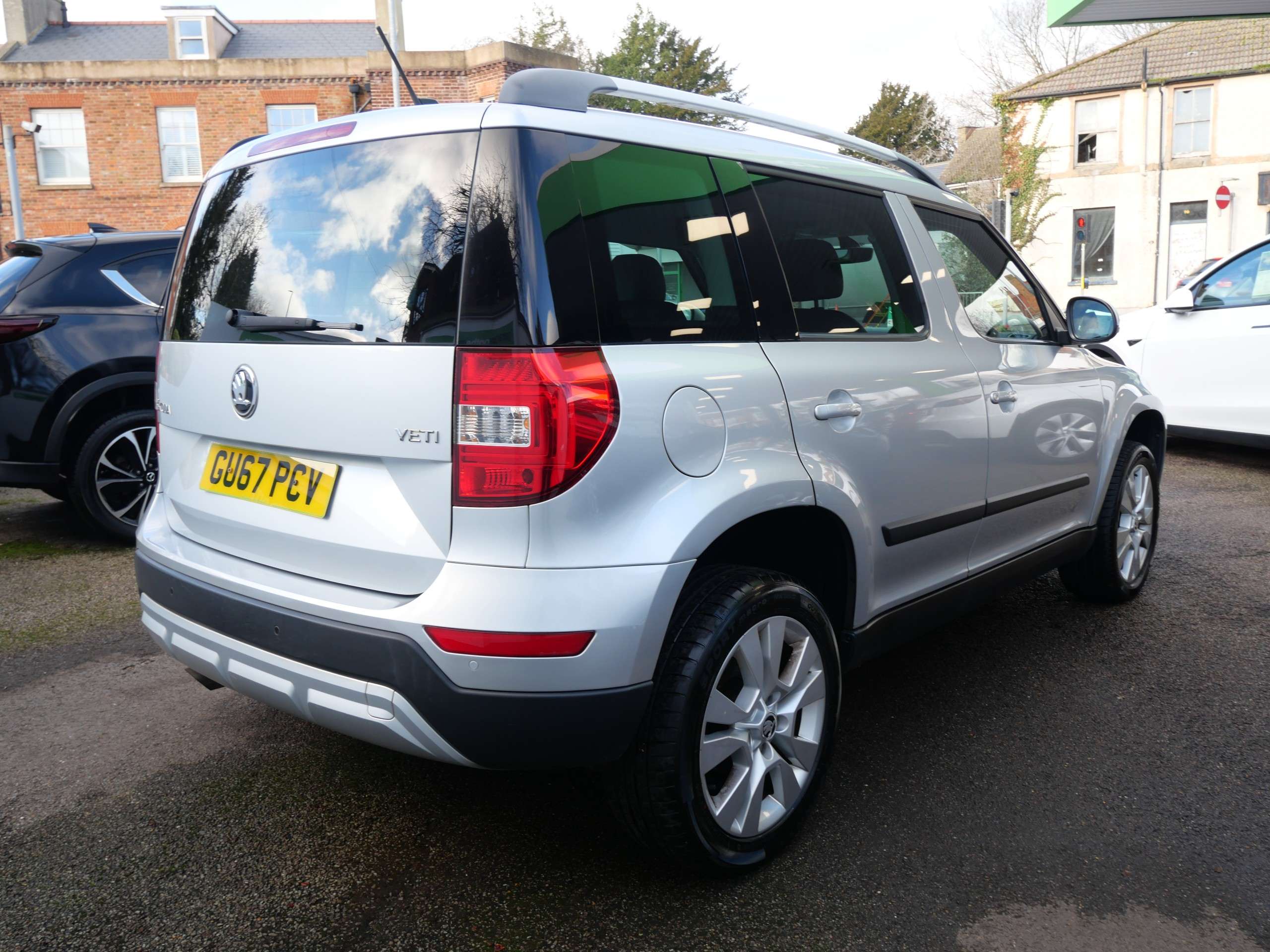 A 2017 SKODA YETI 1.2 TSI SE L Drive Outdoor DSG Euro 6 (s/s) 5dr 1 Owner Only 29000 Miles A 2017 SKODA YETI 1.2 TSI SE L Drive Outdoor DSG Euro 6 (s/s) 5dr 1 Owner Only 29000 Miles