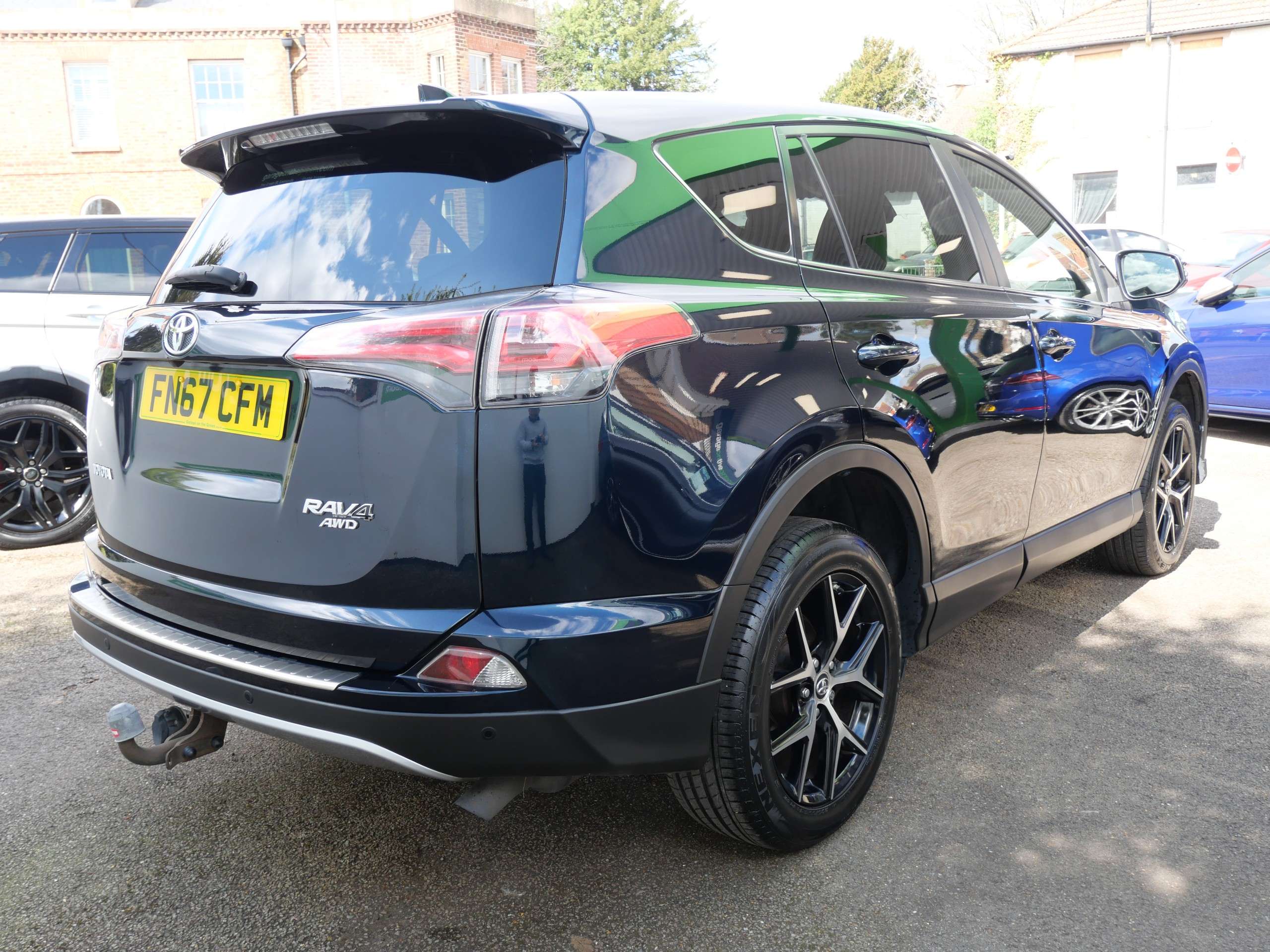 A 2017 TOYOTA RAV4 2.0 V-Matic Icon CVT 4WD Euro 6 (s/s) (Safety Sense, SNav) 5dr A 2017 TOYOTA RAV4 2.0 V-Matic Icon CVT 4WD Euro 6 (s/s) (Safety Sense, SNav) 5dr