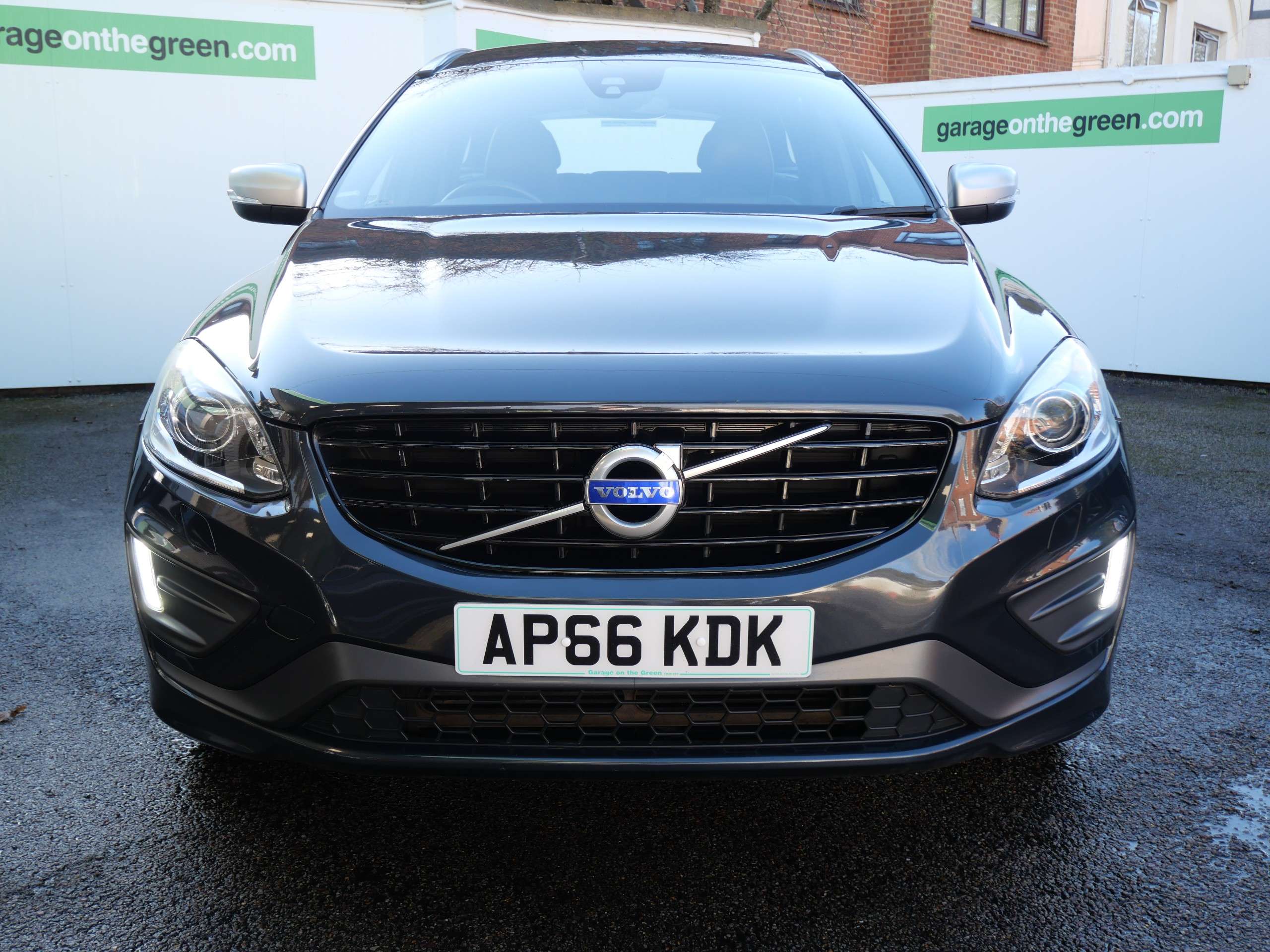 A 2017 VOLVO XC60 2.4 D4 R-Design Lux Nav Auto AWD Euro 6 (s/s) 5dr A 2017 VOLVO XC60 2.4 D4 R-Design Lux Nav Auto AWD Euro 6 (s/s) 5dr
