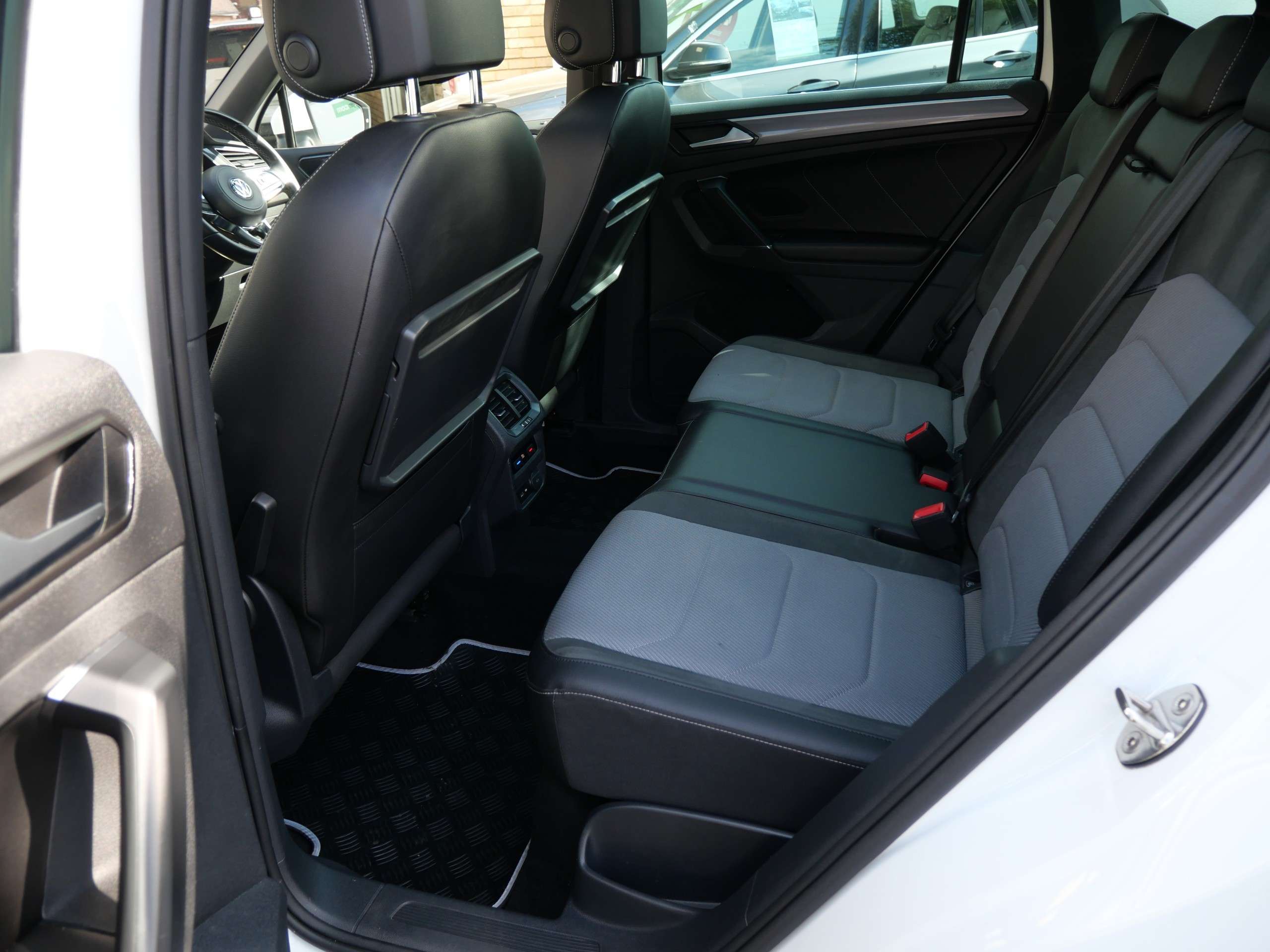 2018 VOLKSWAGEN TIGUAN 2018 VOLKSWAGEN TIGUAN