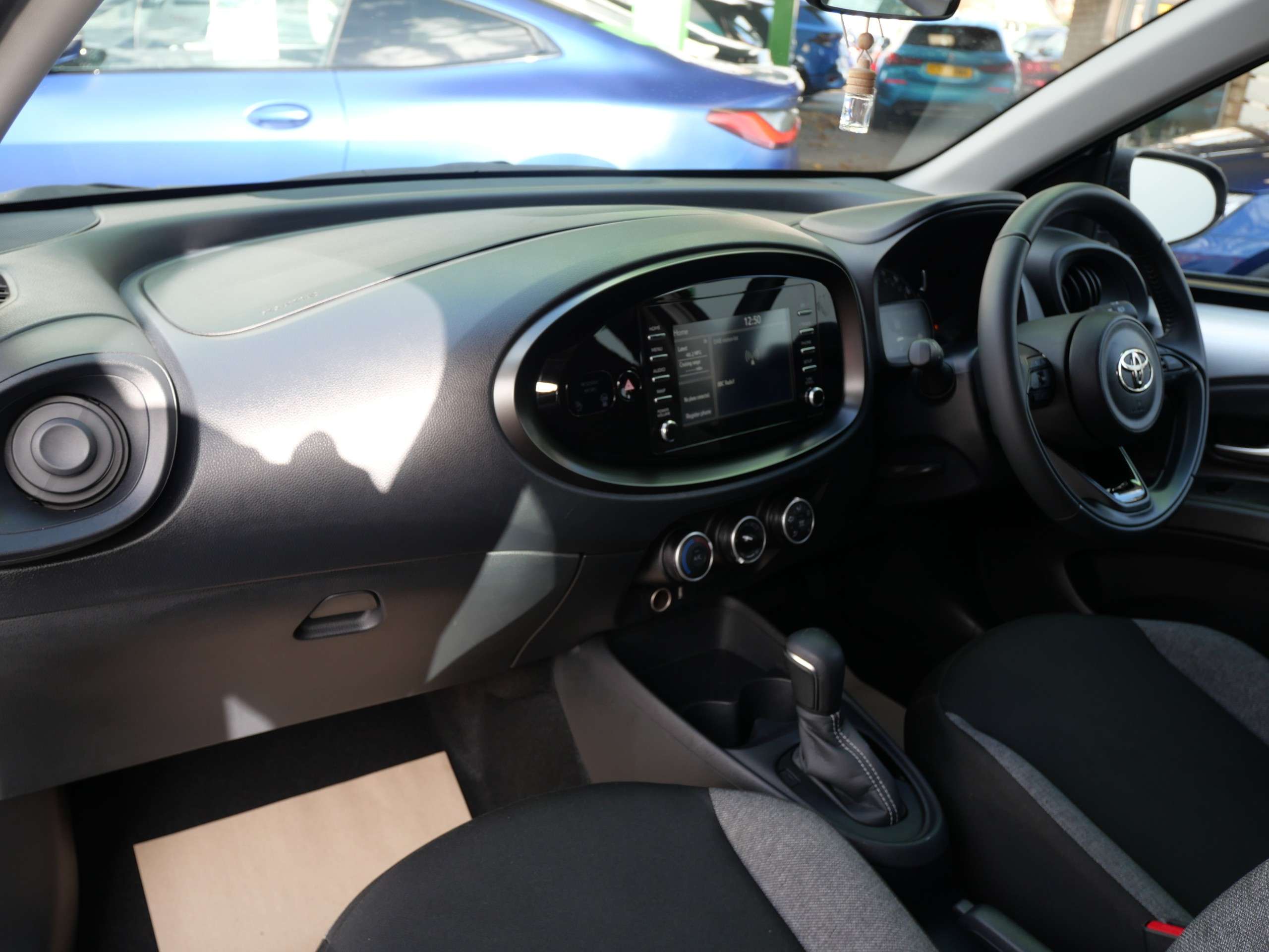 2023 TOYOTA AYGO X 2023 TOYOTA AYGO X