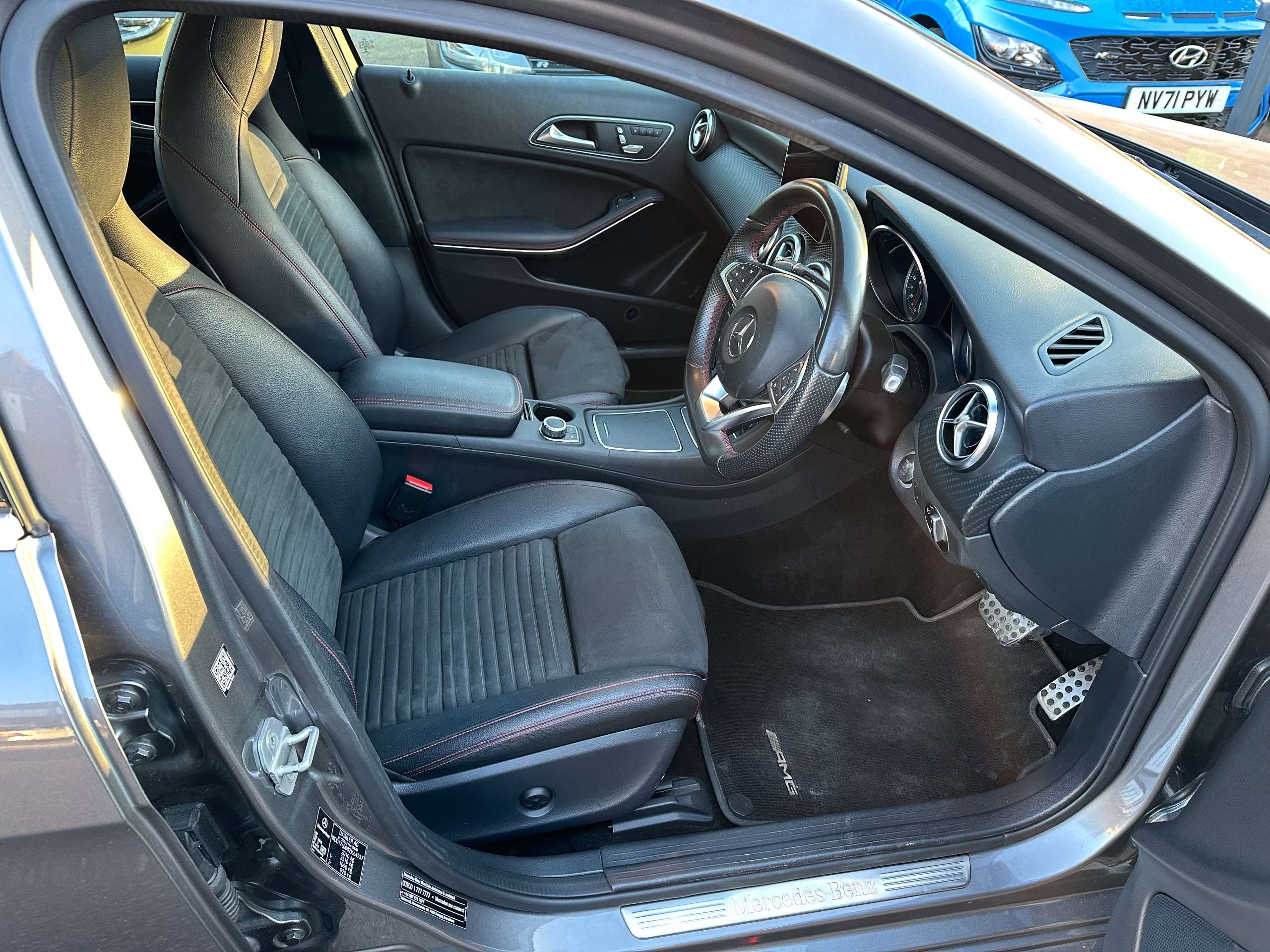 A 2017 MERCEDES-BENZ A CLASS 2.1 A200d AMG Line (Premium Plus) 7G-DCT Euro 6 (s/s) 5dr Only 33000 Miles A 2017 MERCEDES-BENZ A CLASS 2.1 A200d AMG Line (Premium Plus) 7G-DCT Euro 6 (s/s) 5dr Only 33000 Miles