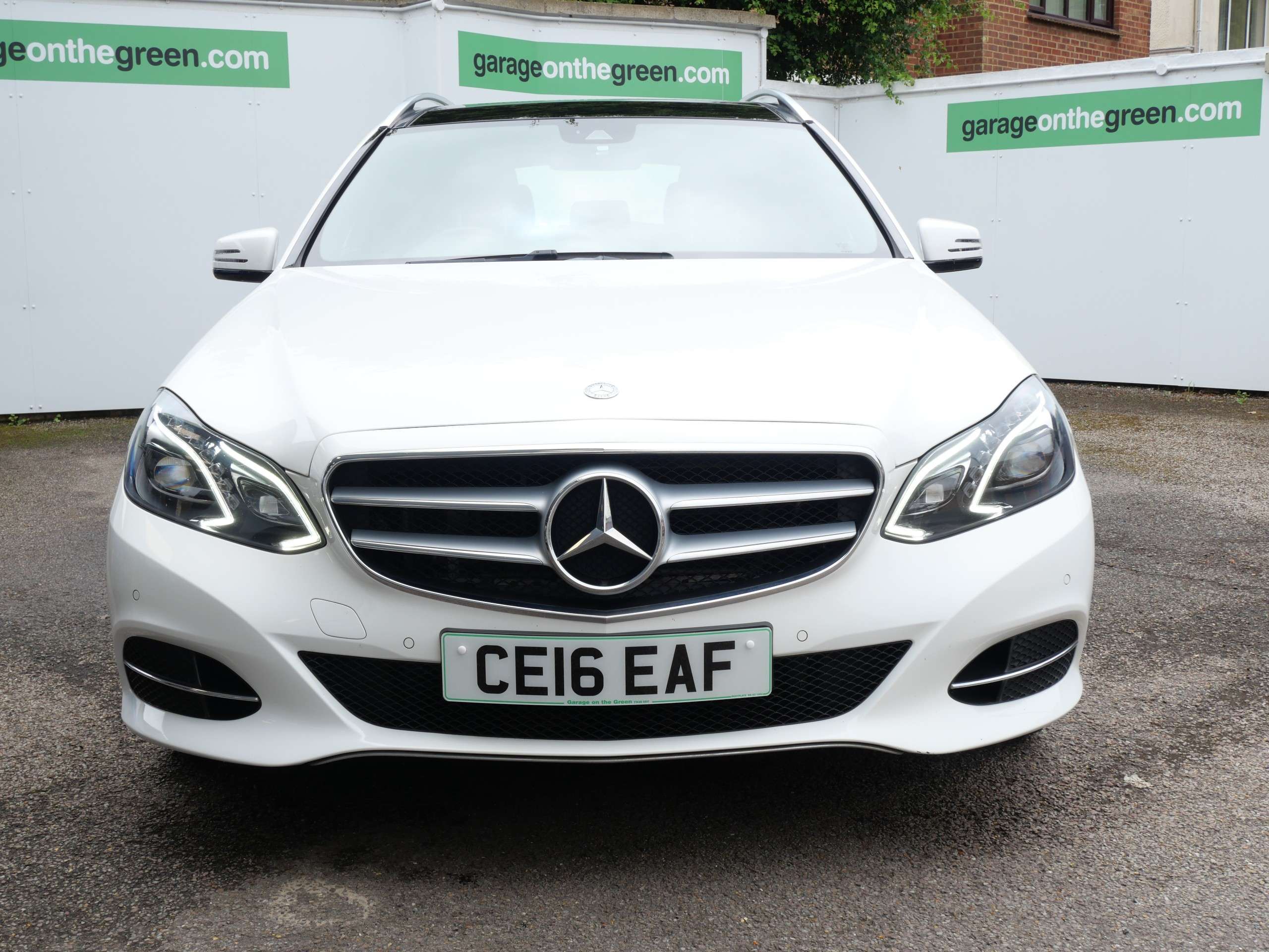 A 2016 MERCEDES-BENZ E CLASS 2.1 E220 BlueTEC SE (Premium) G-Tronic+ Euro 6 (s/s) 5dr A 2016 MERCEDES-BENZ E CLASS 2.1 E220 BlueTEC SE (Premium) G-Tronic+ Euro 6 (s/s) 5dr