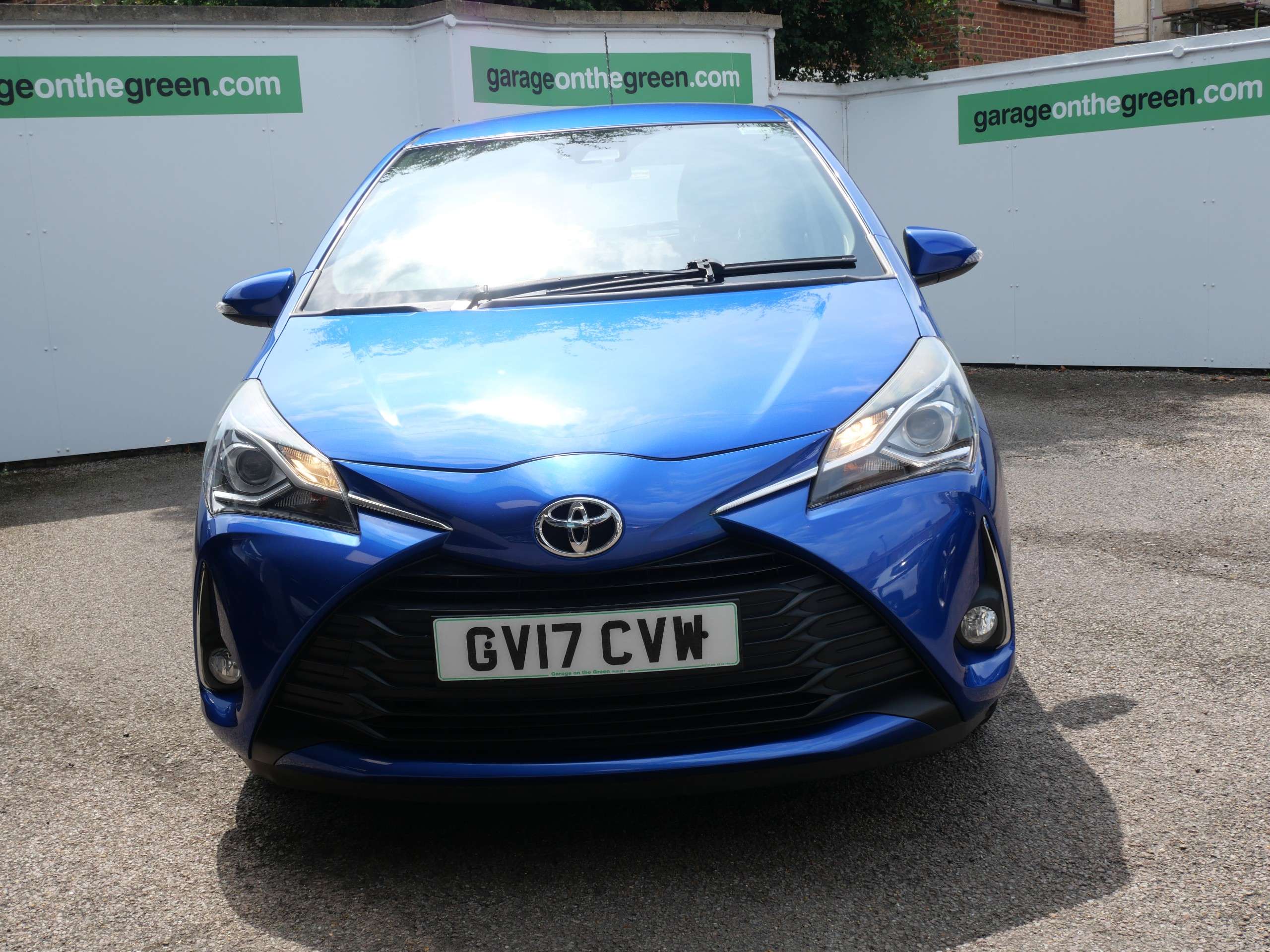 A 2017 TOYOTA YARIS 1.5 VVT-i Icon Euro 6 5dr 1 Owner Only 24000 Miles A 2017 TOYOTA YARIS 1.5 VVT-i Icon Euro 6 5dr 1 Owner Only 24000 Miles