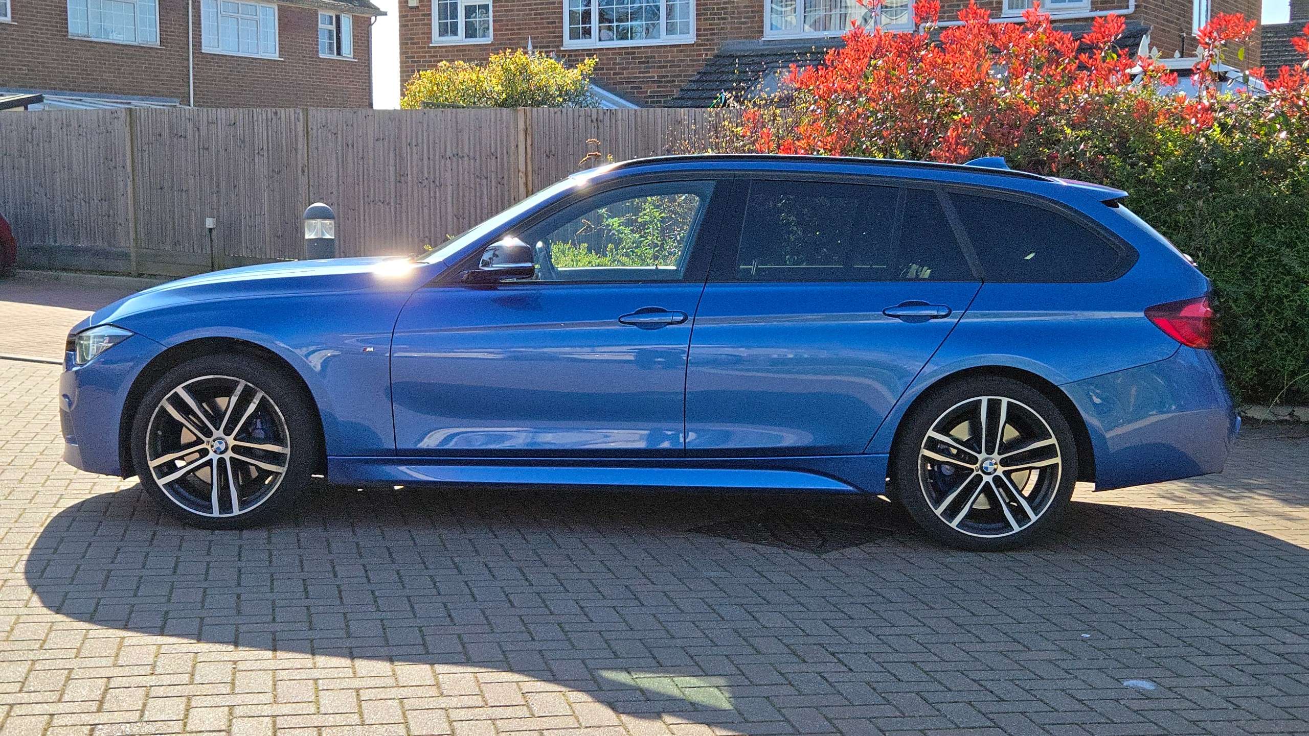 A 2019 BMW 3 SERIES 2.0 320d M Sport Shadow Edition Touring Auto xDrive Euro 6 (s/s) 5dr High Spec A 2019 BMW 3 SERIES 2.0 320d M Sport Shadow Edition Touring Auto xDrive Euro 6 (s/s) 5dr High Spec