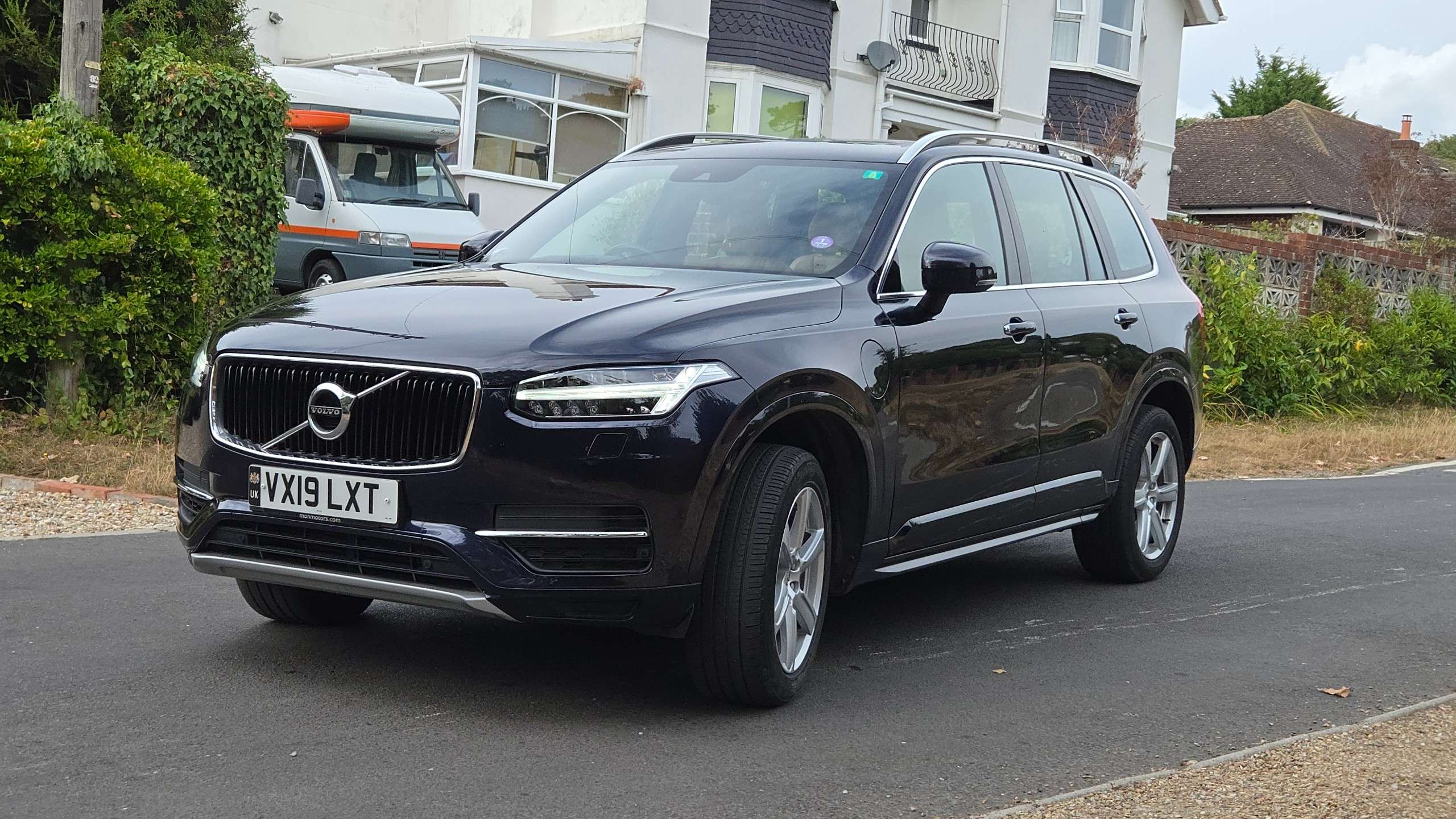 A 2019 VOLVO XC90 2.0h T8 Twin Engine 10.4kWh Momentum Pro Petrol Plug-in Hybrid Auto 4WD Euro 6 (s/s) (390 ps) 5dr 7 Seats A 2019 VOLVO XC90 2.0h T8 Twin Engine 10.4kWh Momentum Pro Petrol Plug-in Hybrid Auto 4WD Euro 6 (s/s) (390 ps) 5dr 7 Seats
