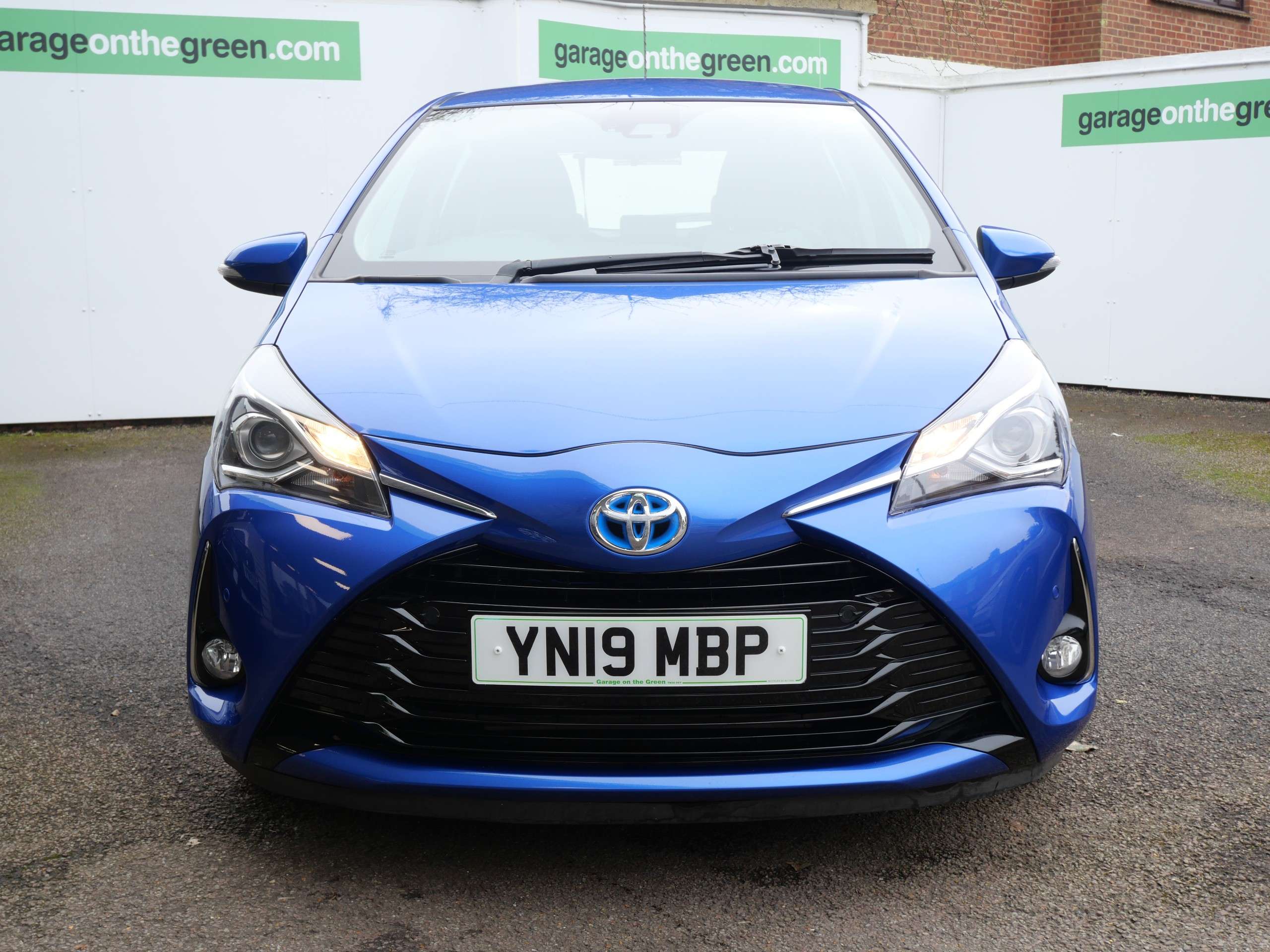 A 2019 TOYOTA YARIS 1.5 VVT-h Icon Tech Petrol Hybrid E-CVT Euro 6 (s/s) 5dr Only 36000 Miles A 2019 TOYOTA YARIS 1.5 VVT-h Icon Tech Petrol Hybrid E-CVT Euro 6 (s/s) 5dr Only 36000 Miles