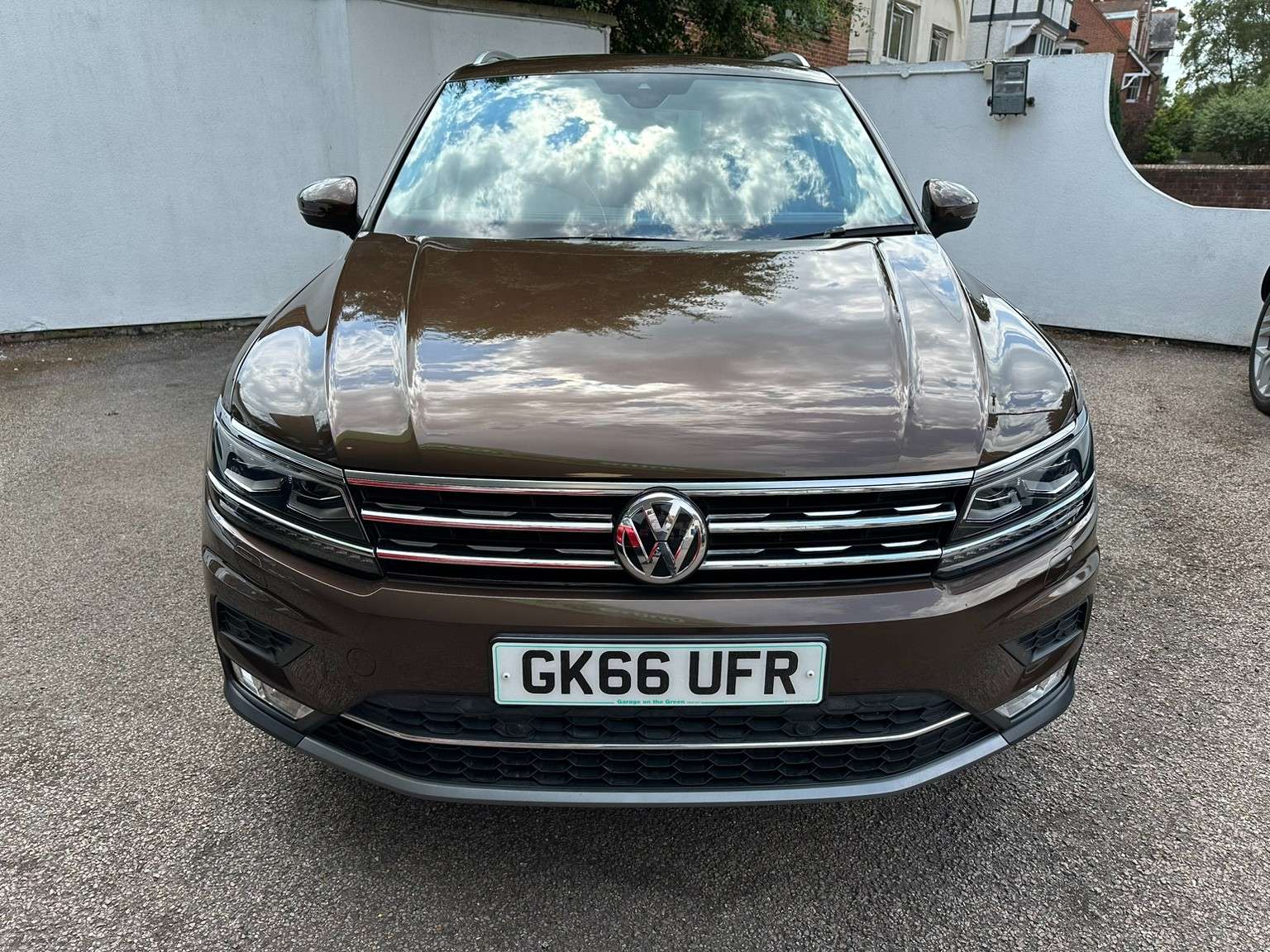 A 2016 VOLKSWAGEN TIGUAN 2.0 TDI BlueMotion Tech SEL DSG Euro 6 (s/s) 5dr 53000 Miles A 2016 VOLKSWAGEN TIGUAN 2.0 TDI BlueMotion Tech SEL DSG Euro 6 (s/s) 5dr 53000 Miles
