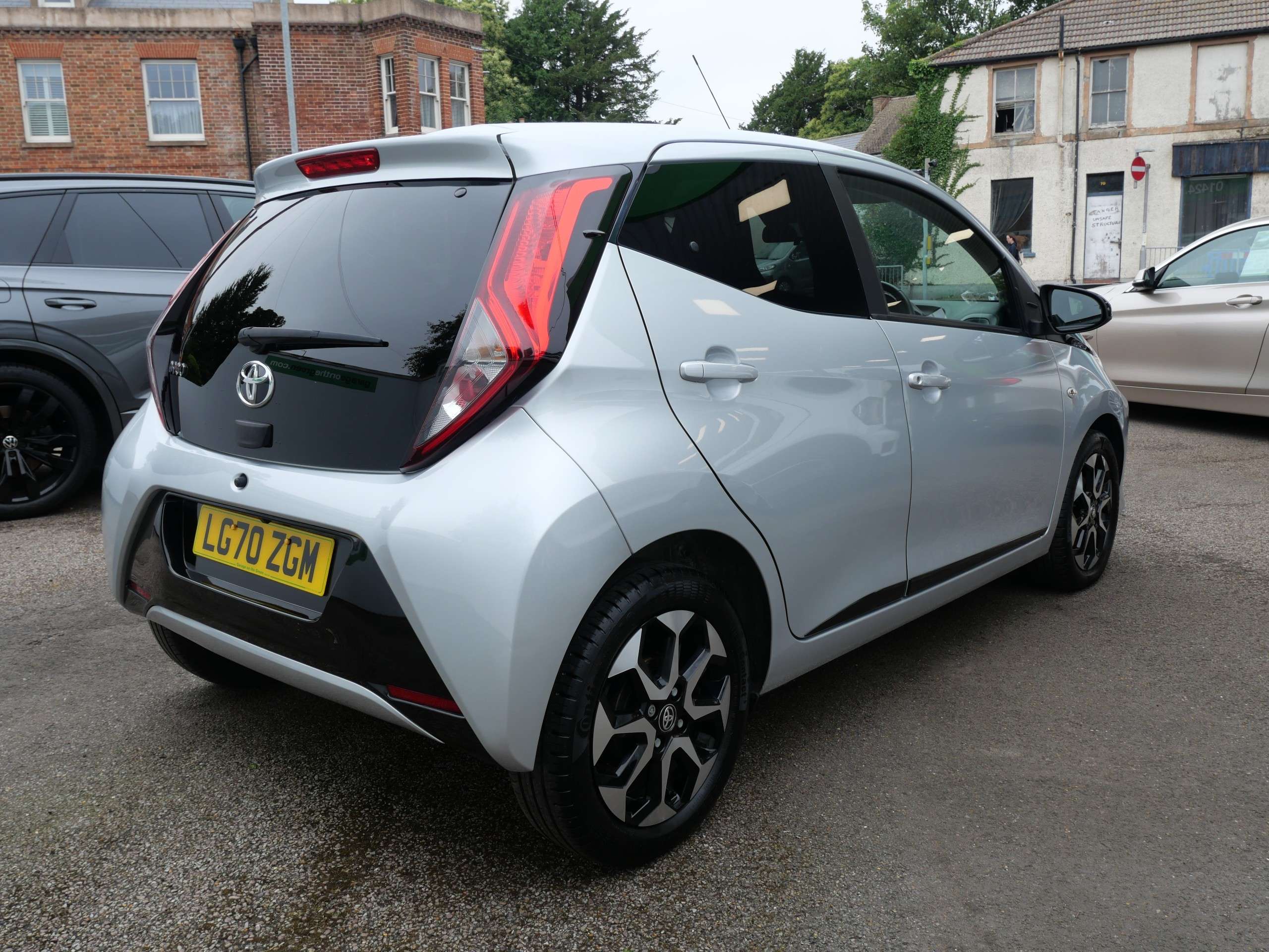 A 2020 TOYOTA AYGO 1.0 VVT-i x-trend x-shift Euro 6 (Safety Sense) 5dr Only 11000 Miles A 2020 TOYOTA AYGO 1.0 VVT-i x-trend x-shift Euro 6 (Safety Sense) 5dr Only 11000 Miles