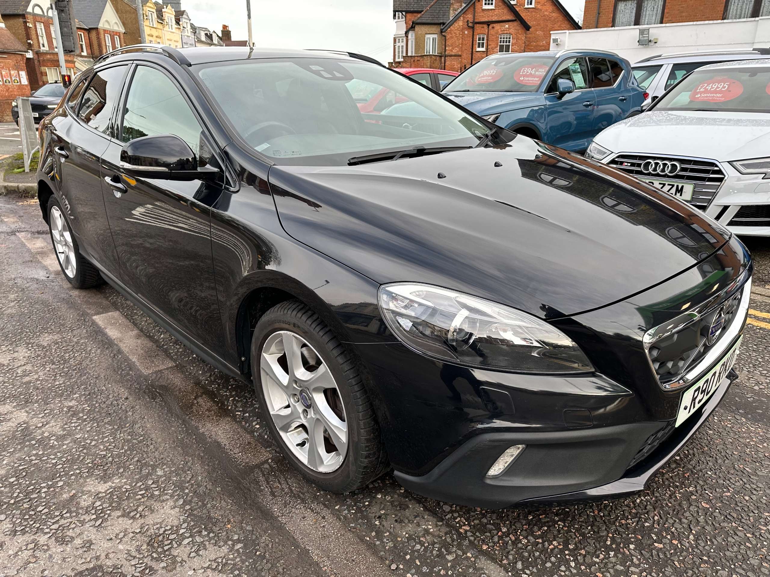 A 2014 VOLVO V40 CROSS COUNTRY 2.0 D3 Lux Nav Geartronic Euro 5 (s/s) 5dr A 2014 VOLVO V40 CROSS COUNTRY 2.0 D3 Lux Nav Geartronic Euro 5 (s/s) 5dr