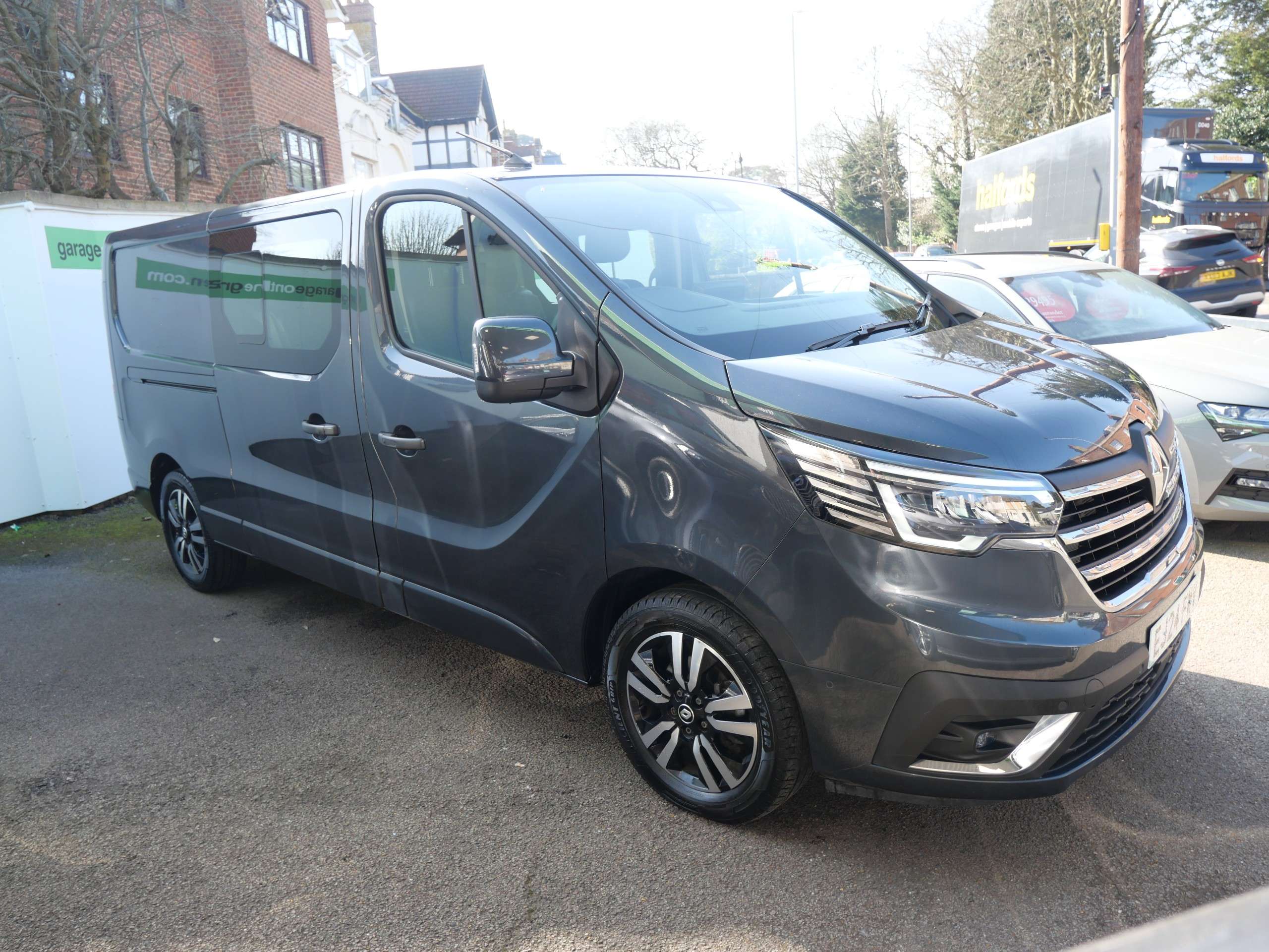 A 2024 RENAULT TRAFIC 2.0 dCi Blue LL30 Extra Sport Crew Van Double Cab EDC L2 H1 Euro 6 (s/s) 6dr 1 Owner 9000 Miles A 2024 RENAULT TRAFIC 2.0 dCi Blue LL30 Extra Sport Crew Van Double Cab EDC L2 H1 Euro 6 (s/s) 6dr 1 Owner 9000 Miles