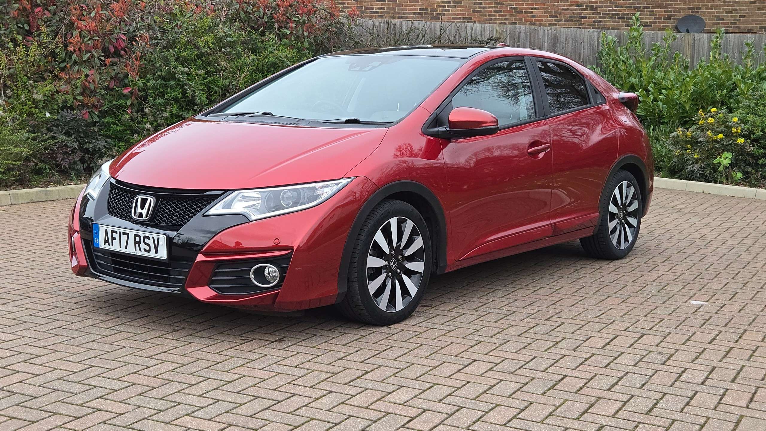 A 2017 HONDA CIVIC 1.8 i-VTEC SR Auto Euro 6 5dr Only 29000 Miles A 2017 HONDA CIVIC 1.8 i-VTEC SR Auto Euro 6 5dr Only 29000 Miles