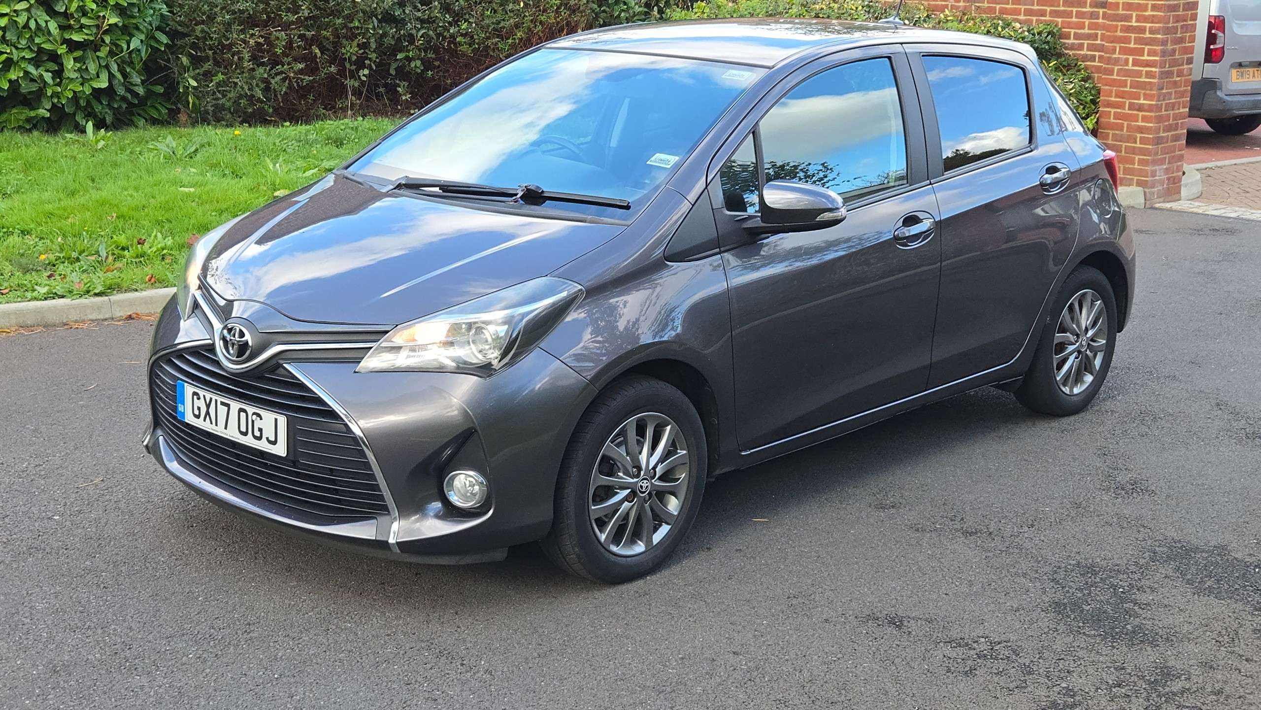 A 2017 TOYOTA YARIS 1.33 Dual VVT-i Icon Multidrive S Euro 6 5dr Only 30000 Miles 30 Pound Road Tax A 2017 TOYOTA YARIS 1.33 Dual VVT-i Icon Multidrive S Euro 6 5dr Only 30000 Miles 30 Pound Road Tax