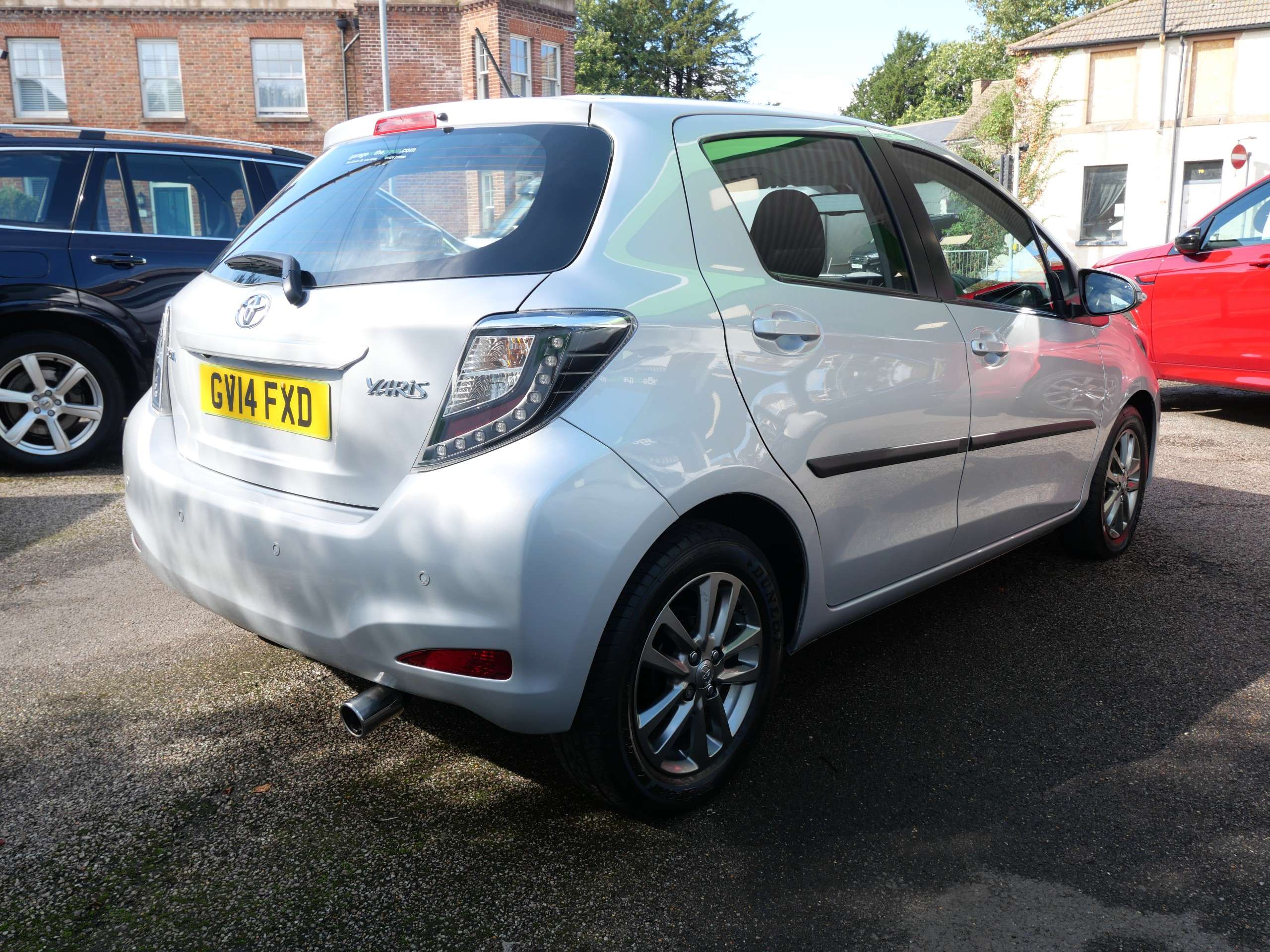 A 2014 TOYOTA YARIS 1.33 Dual VVT-i Icon Plus Euro 5 5dr Only 19000 Miles A 2014 TOYOTA YARIS 1.33 Dual VVT-i Icon Plus Euro 5 5dr Only 19000 Miles