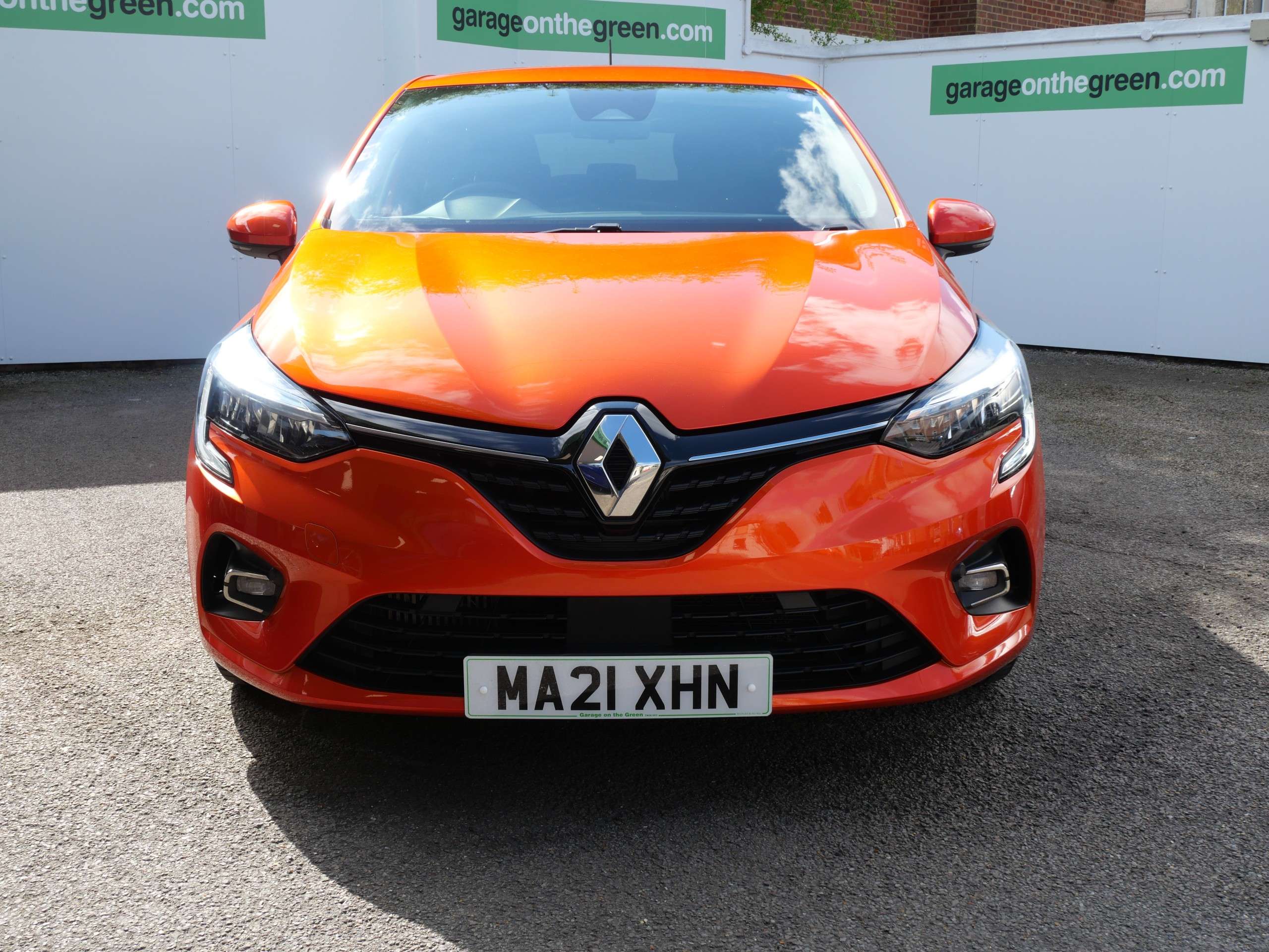 A 2021 RENAULT CLIO 1.0 TCe Iconic Euro 6 (s/s) 5dr A 2021 RENAULT CLIO 1.0 TCe Iconic Euro 6 (s/s) 5dr