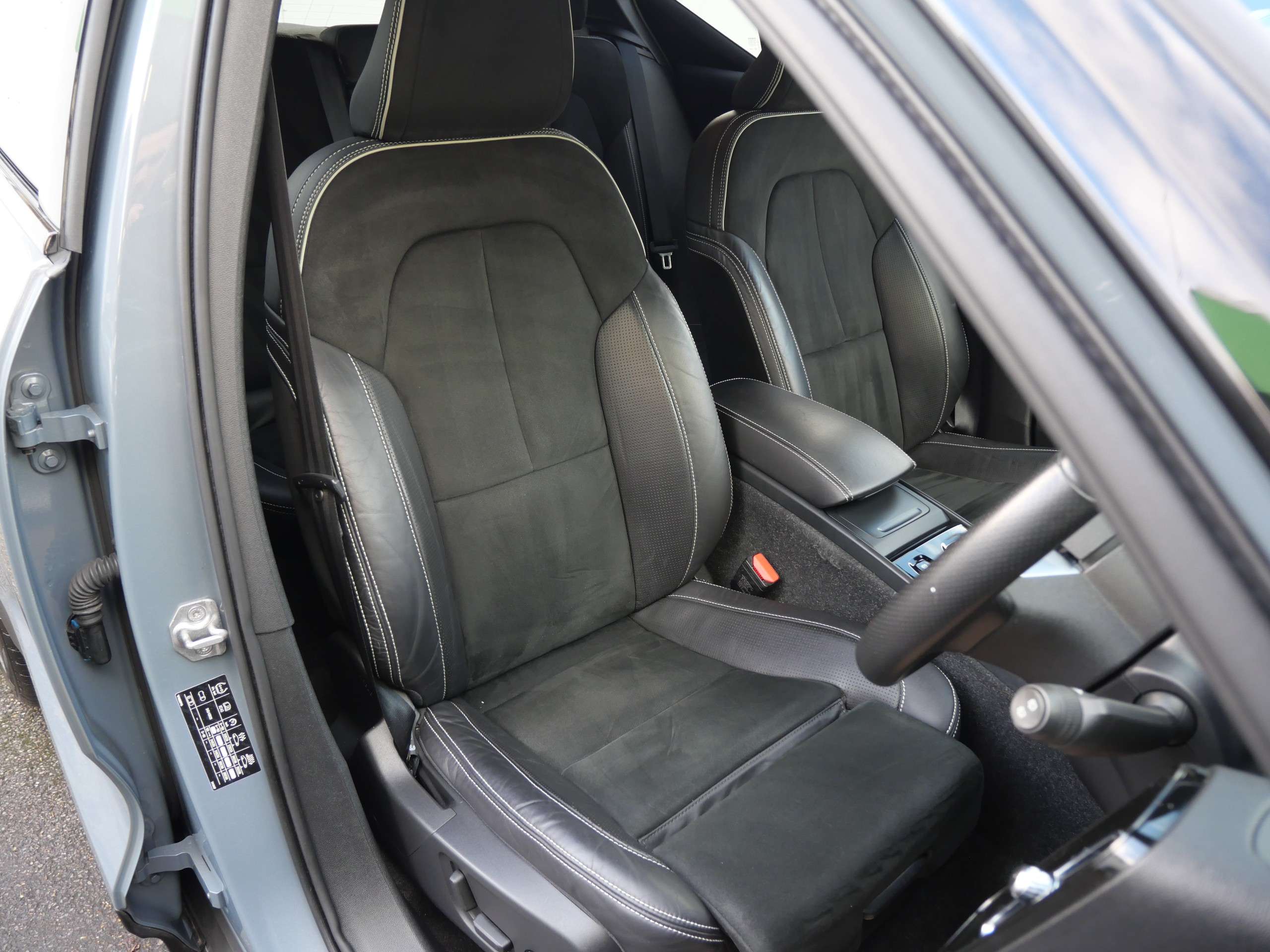 2020 VOLVO XC40 2020 VOLVO XC40