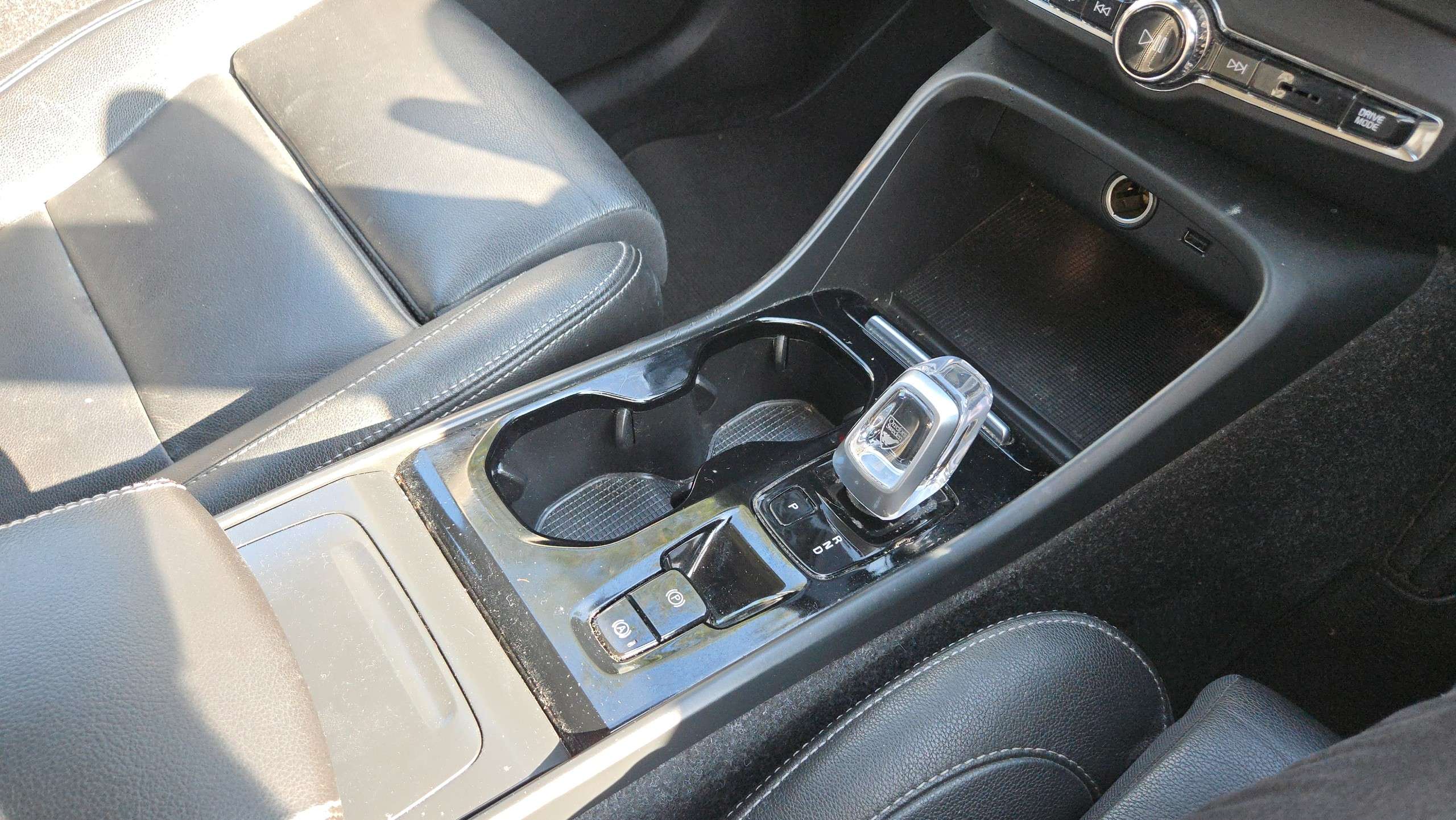 2020 VOLVO XC40 2020 VOLVO XC40