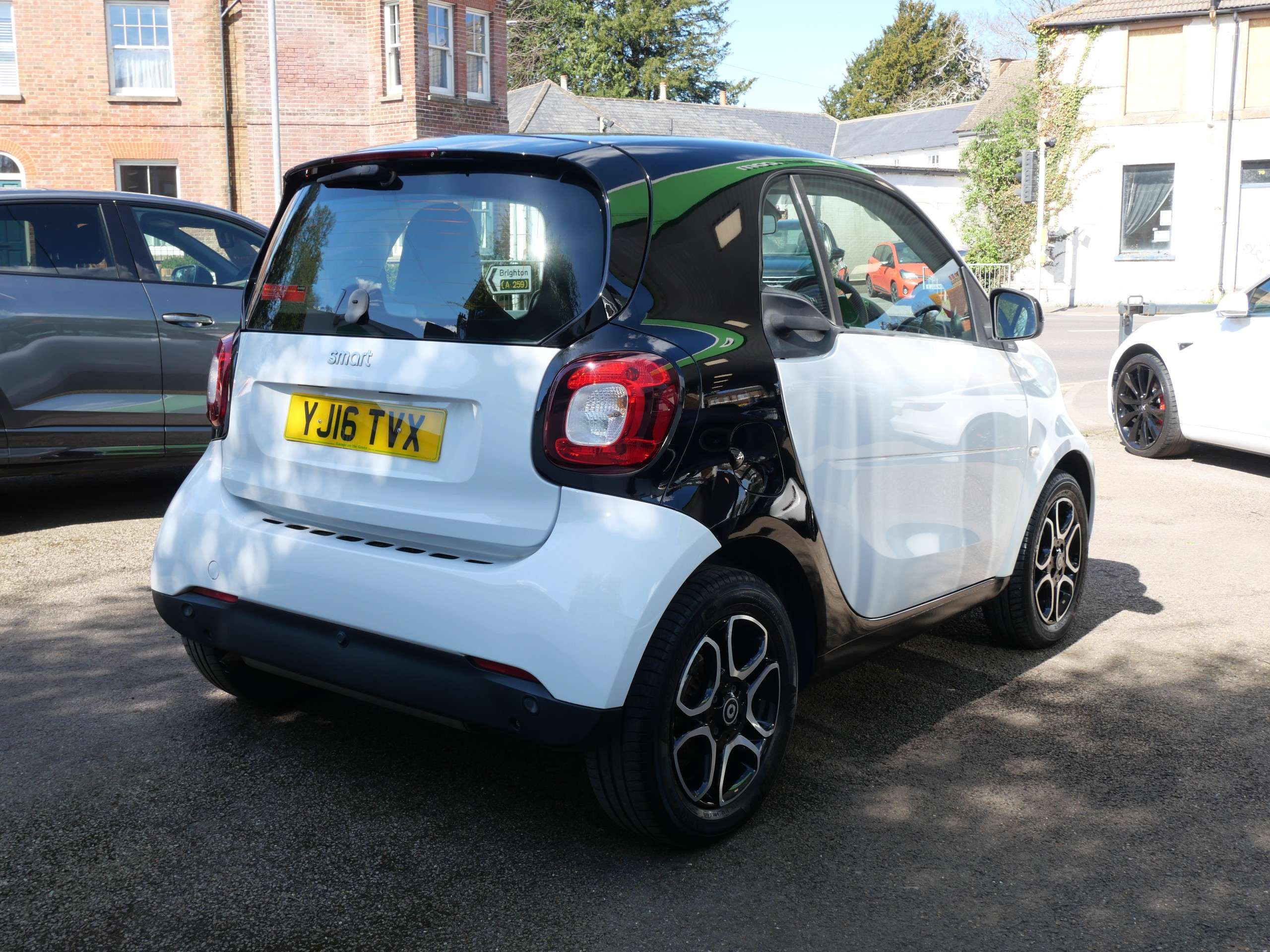 A 2016 SMART FORTWO 1.0 Prime (Premium) Coupe Twinamic Euro 6 (s/s) 2dr Only 20000 Miles 20 Pound Road Tax A 2016 SMART FORTWO 1.0 Prime (Premium) Coupe Twinamic Euro 6 (s/s) 2dr Only 20000 Miles 20 Pound Road Tax