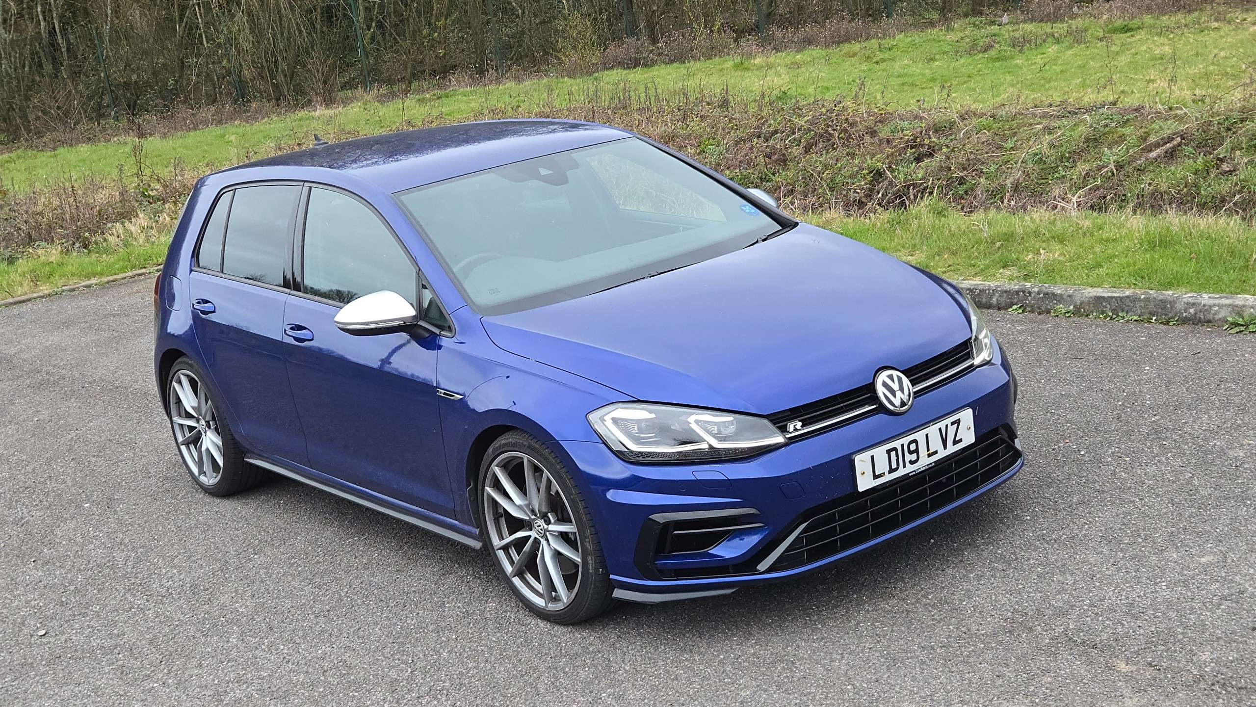 A 2019 VOLKSWAGEN GOLF 2.0 TSI R DSG 4Motion Euro 6 (s/s) (300 ps) 5dr A 2019 VOLKSWAGEN GOLF 2.0 TSI R DSG 4Motion Euro 6 (s/s) (300 ps) 5dr