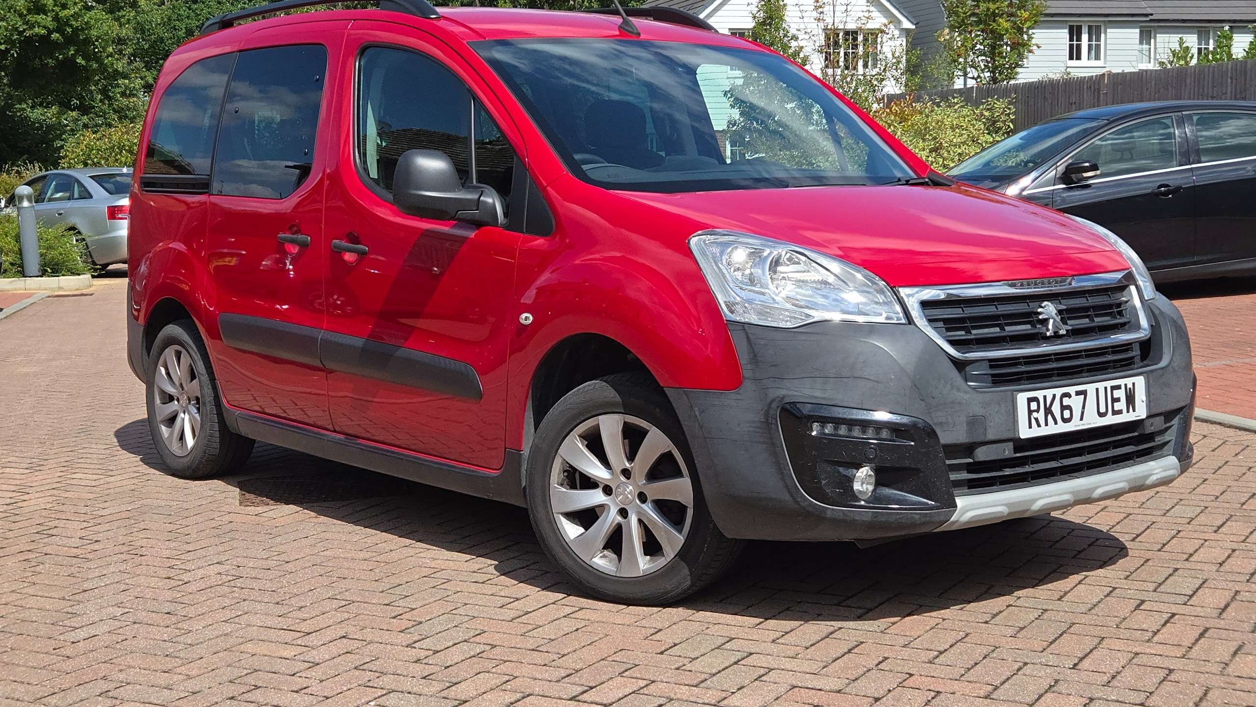 A 2017 PEUGEOT PARTNER TEPEE 1.2 PureTech Outdoor Euro 6 (s/s) 5dr 43000 A 2017 PEUGEOT PARTNER TEPEE 1.2 PureTech Outdoor Euro 6 (s/s) 5dr 43000