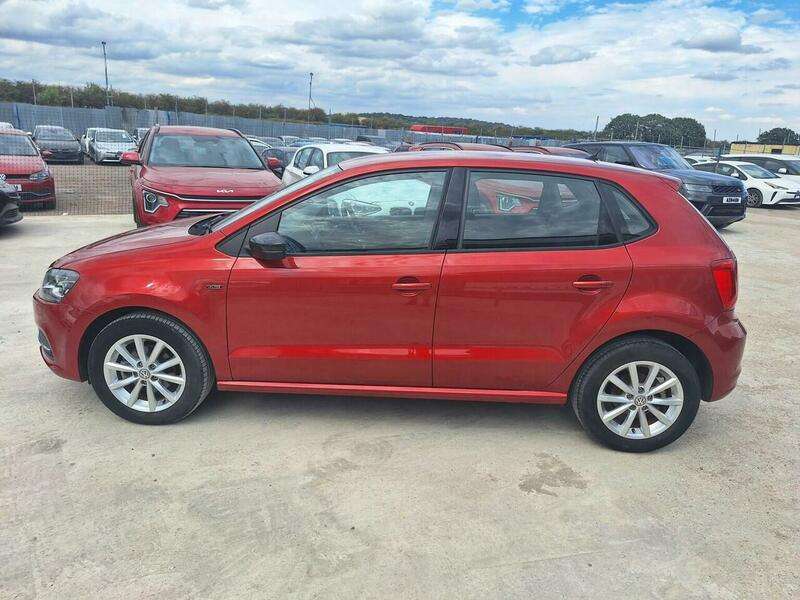 A 2015 VOLKSWAGEN POLO TSI A 2015 VOLKSWAGEN POLO TSI