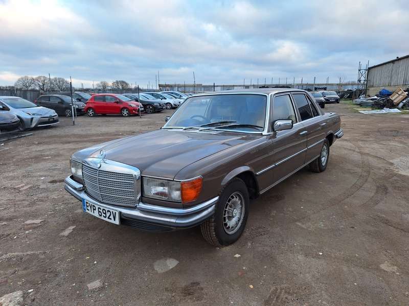 A null MERCEDES-BENZ 280 S A null MERCEDES-BENZ 280 S