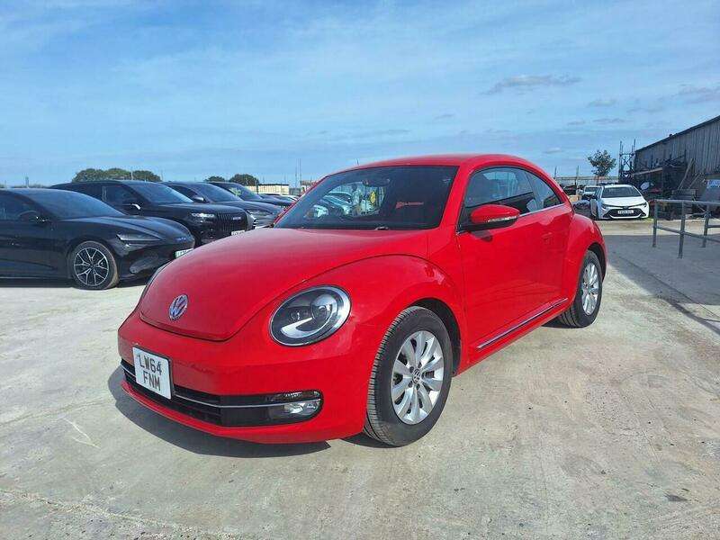 A 2014 VOLKSWAGEN BEETLE - A 2014 VOLKSWAGEN BEETLE -
