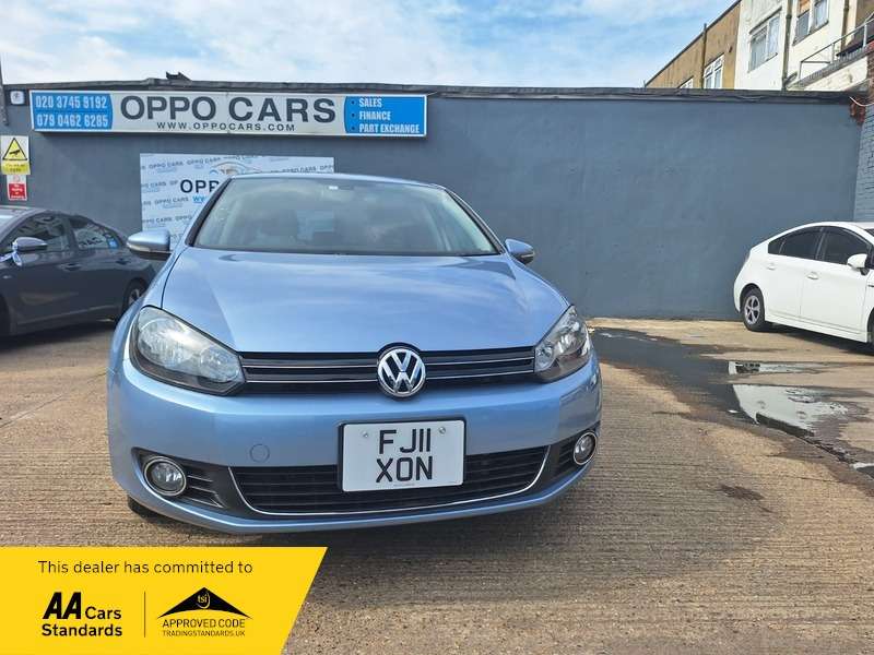 A 2011 VOLKSWAGEN GOLF TSI A 2011 VOLKSWAGEN GOLF TSI