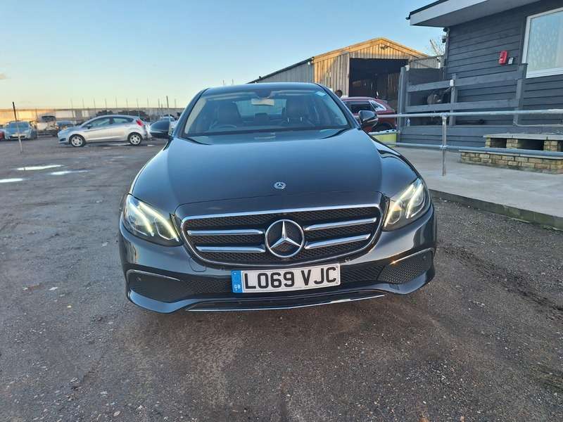 A null MERCEDES-BENZ E CLASS 2.0 E220d SE Saloon 4dr Diesel G-Tronic+ Euro 6 (s/s) (194 ps) A null MERCEDES-BENZ E CLASS 2.0 E220d SE Saloon 4dr Diesel G-Tronic+ Euro 6 (s/s) (194 ps)