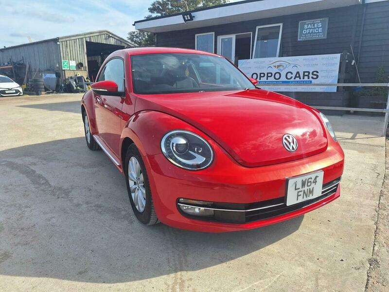 A 2014 VOLKSWAGEN BEETLE - A 2014 VOLKSWAGEN BEETLE -