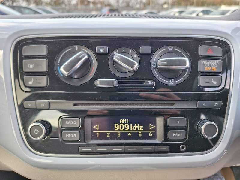 null VOLKSWAGEN UP null VOLKSWAGEN UP