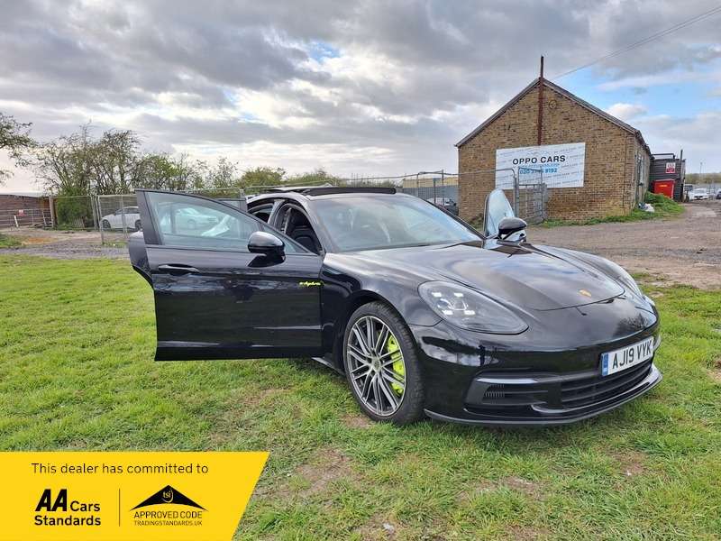 A 2019 PORSCHE PANAMERA 2.9 V6 E-Hybrid 14kWh 4 Saloon 5dr Petrol Plug-in Hybrid PDK 4WD Euro 6 (s/s) (462 ps) A 2019 PORSCHE PANAMERA 2.9 V6 E-Hybrid 14kWh 4 Saloon 5dr Petrol Plug-in Hybrid PDK 4WD Euro 6 (s/s) (462 ps)