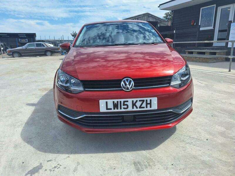A 2015 VOLKSWAGEN POLO - A 2015 VOLKSWAGEN POLO -
