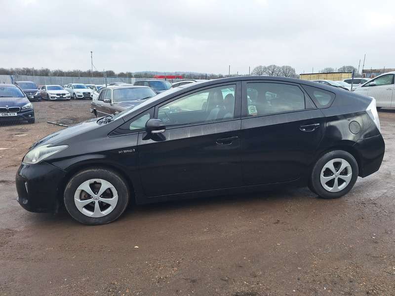 A 2014 TOYOTA PRIUS 1.8 VVT-h T3 Hatchback 5dr Petrol Hybrid CVT Euro 5 (s/s) (136 ps) A 2014 TOYOTA PRIUS 1.8 VVT-h T3 Hatchback 5dr Petrol Hybrid CVT Euro 5 (s/s) (136 ps)