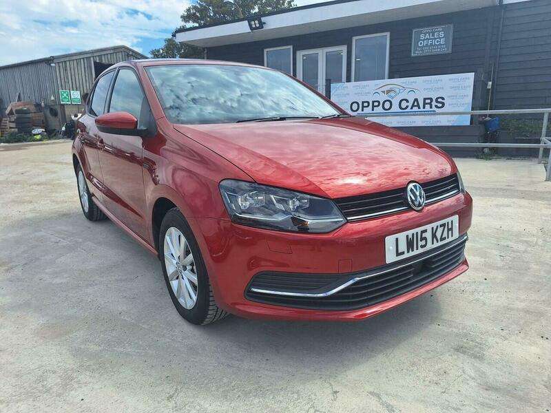 A 2015 VOLKSWAGEN POLO - A 2015 VOLKSWAGEN POLO -