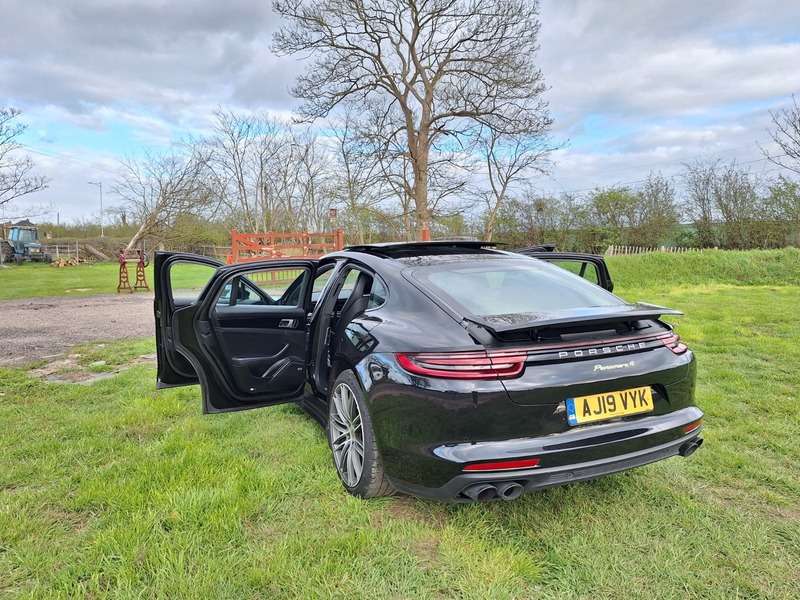 2019 PORSCHE PANAMERA 2019 PORSCHE PANAMERA