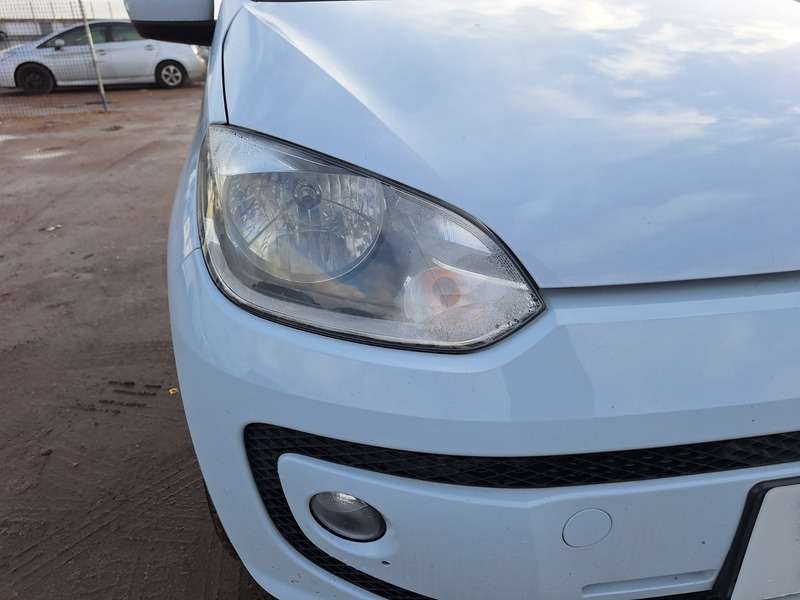 null VOLKSWAGEN UP null VOLKSWAGEN UP