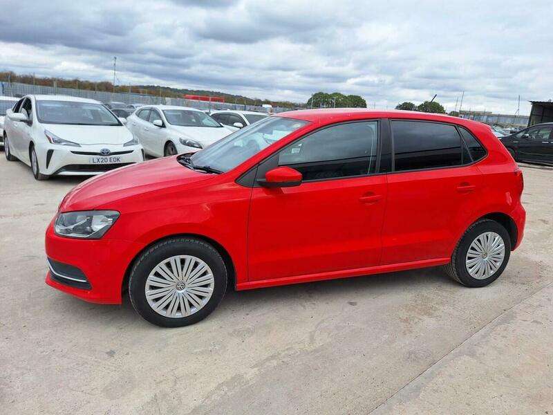 A 2015 VOLKSWAGEN POLO - A 2015 VOLKSWAGEN POLO -