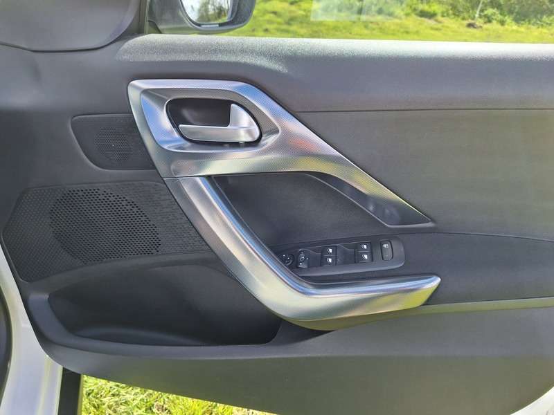 2018 PEUGEOT 2008 2018 PEUGEOT 2008