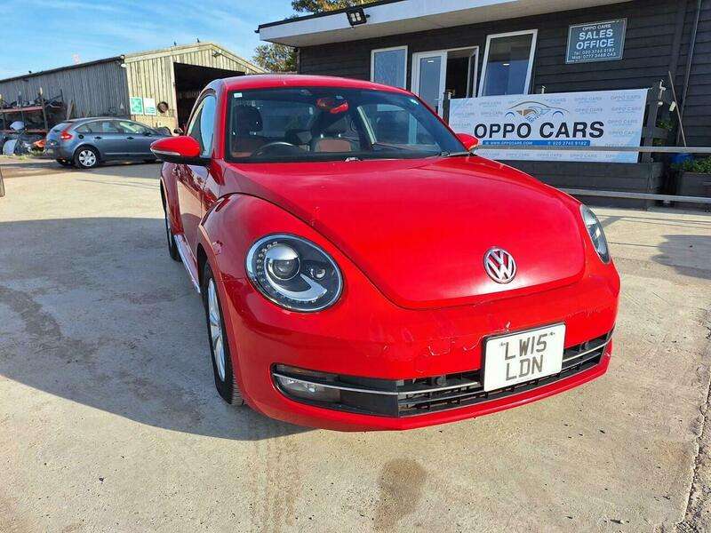 A 2015 VOLKSWAGEN BEETLE - A 2015 VOLKSWAGEN BEETLE -