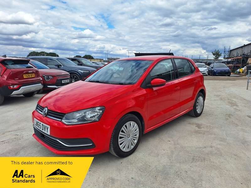 A 2015 VOLKSWAGEN POLO - A 2015 VOLKSWAGEN POLO -